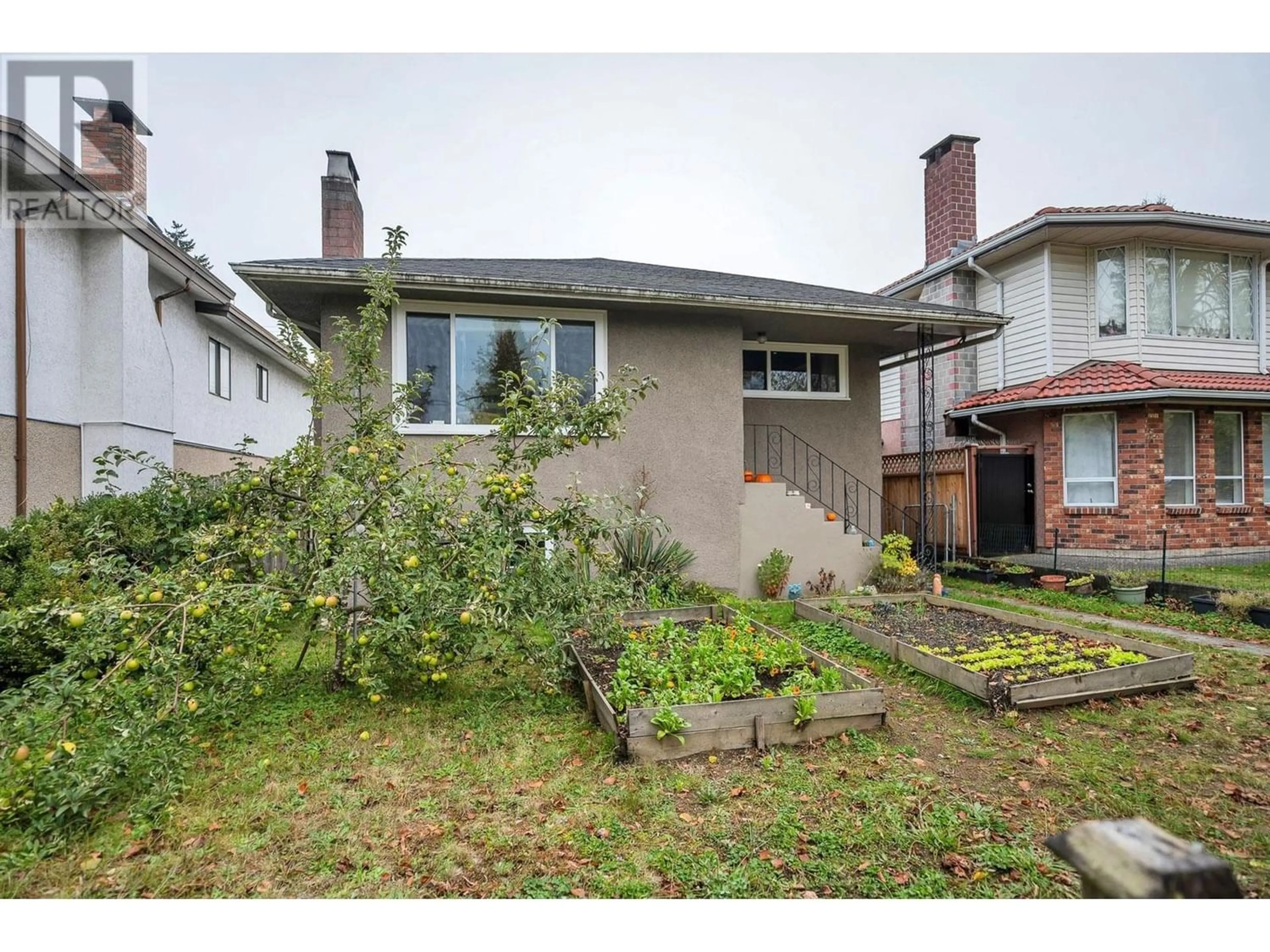 Frontside or backside of a home for 5760 WALES STREET, Vancouver British Columbia V5R3N4