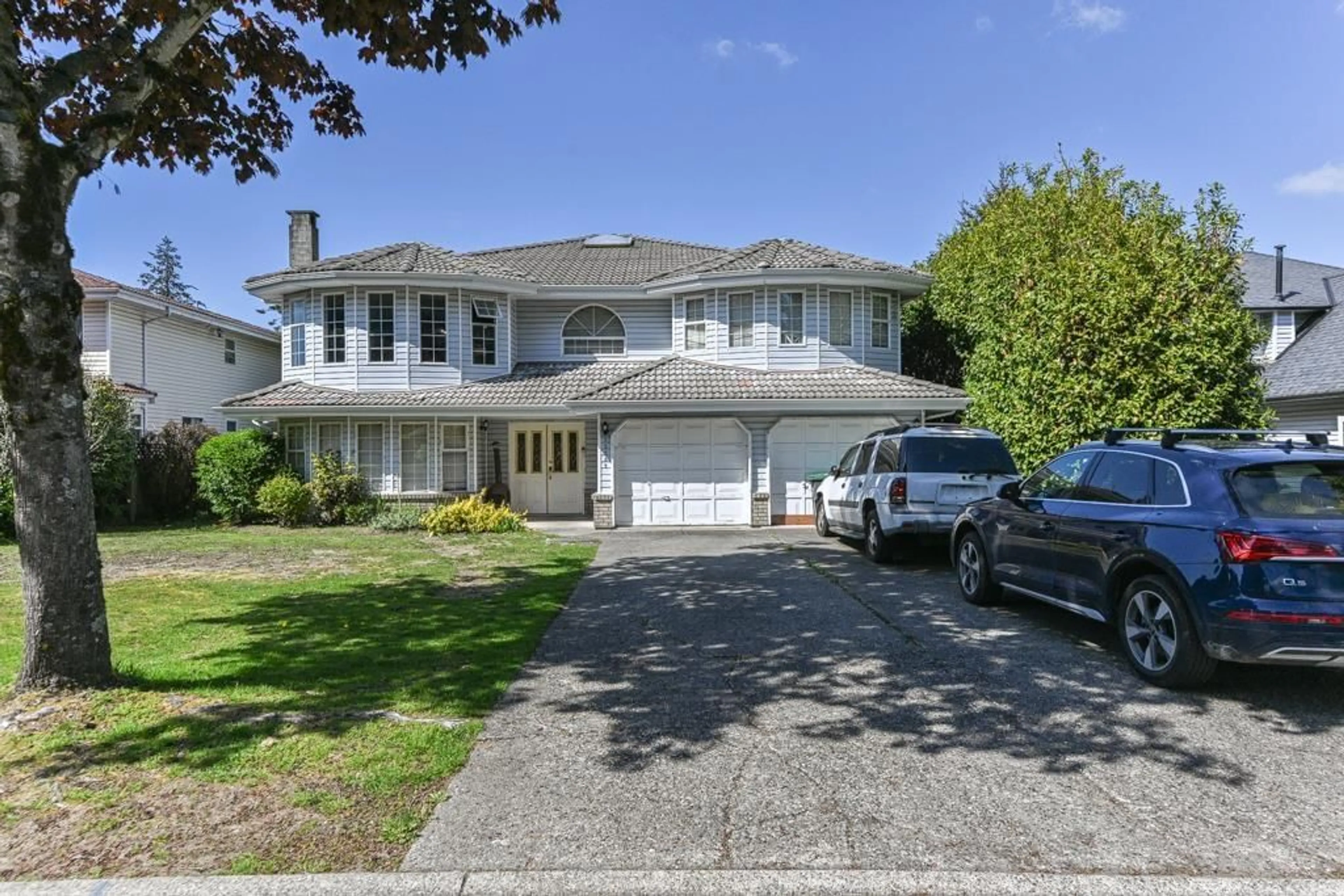 Frontside or backside of a home for 15561 91A AVENUE, Surrey British Columbia V3R9X1