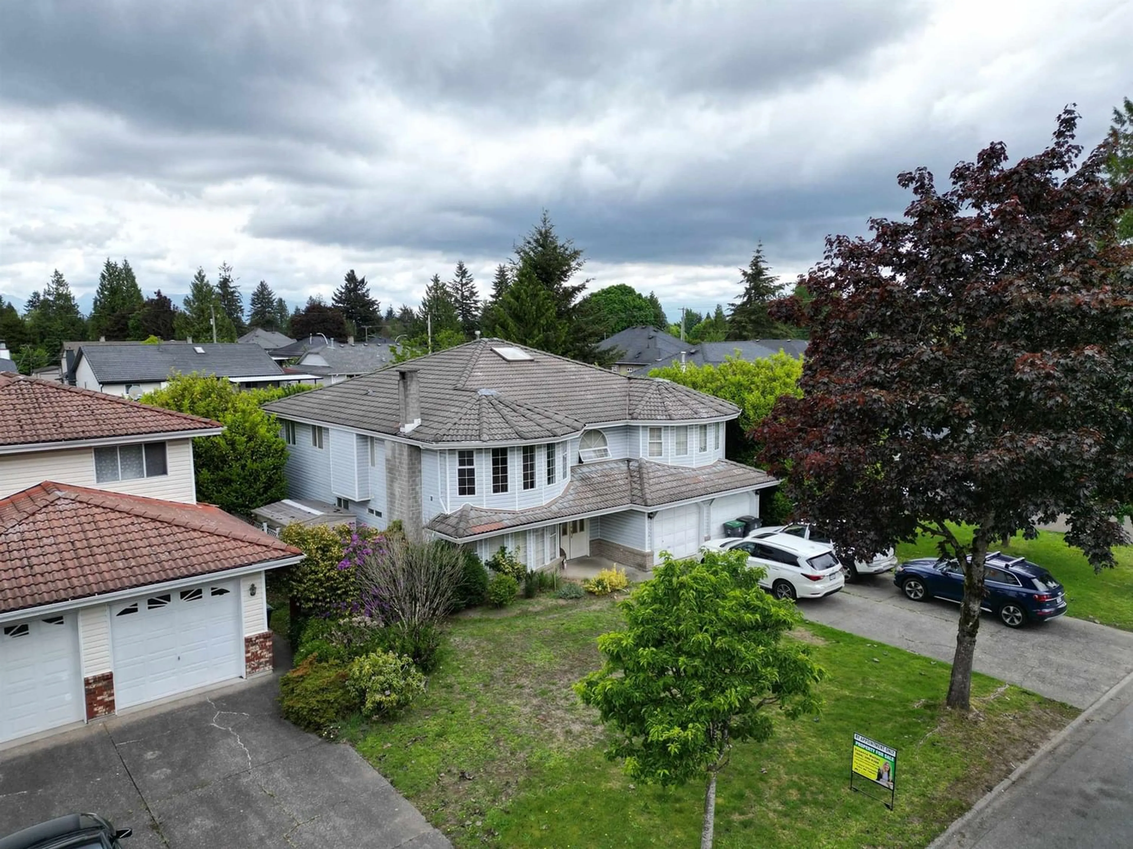 Frontside or backside of a home, the street view for 15561 91A AVENUE, Surrey British Columbia V3R9X1