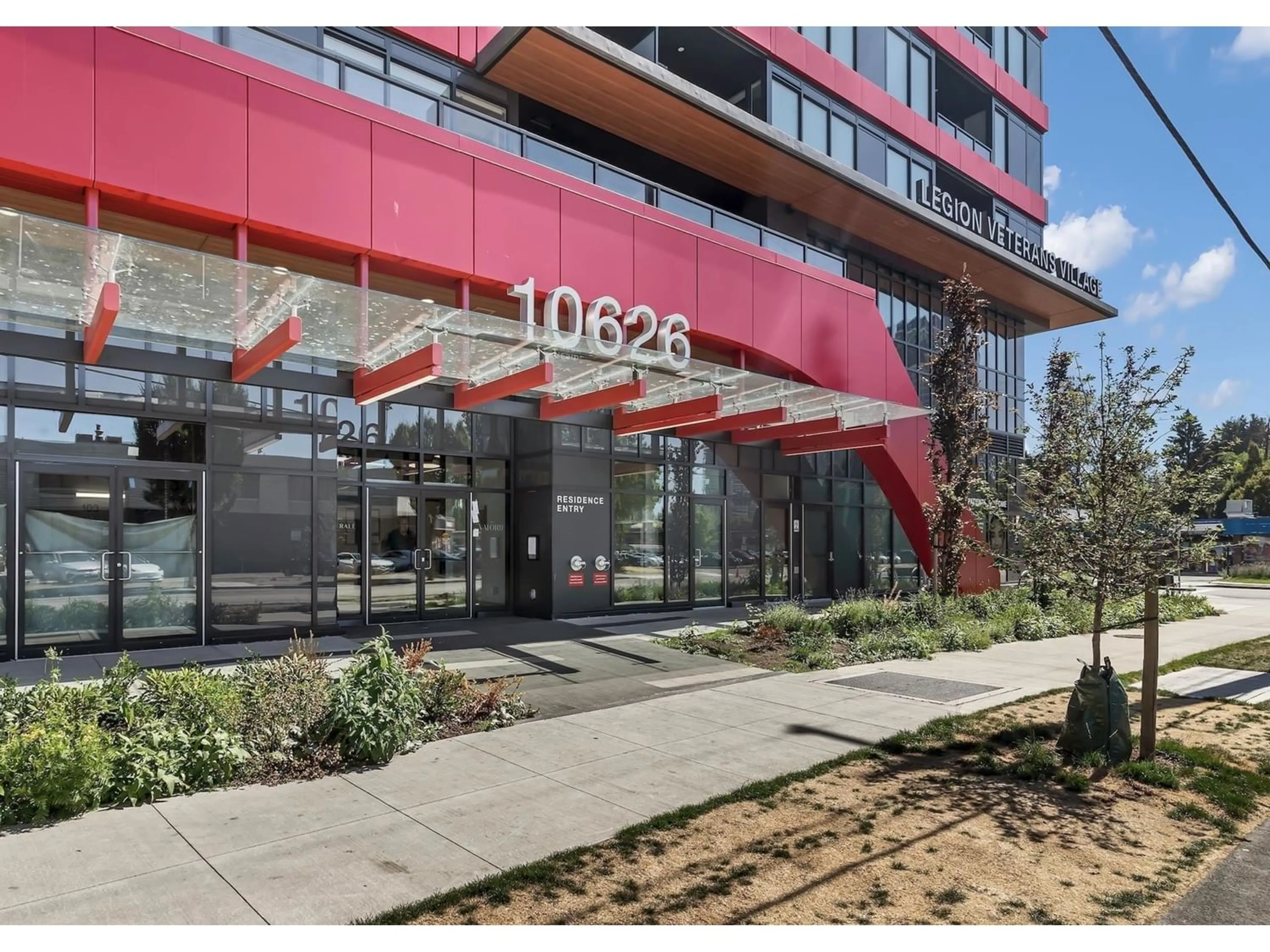 Indoor foyer for 1203 10626 CITY PARKWAY, Surrey British Columbia V3T0S3