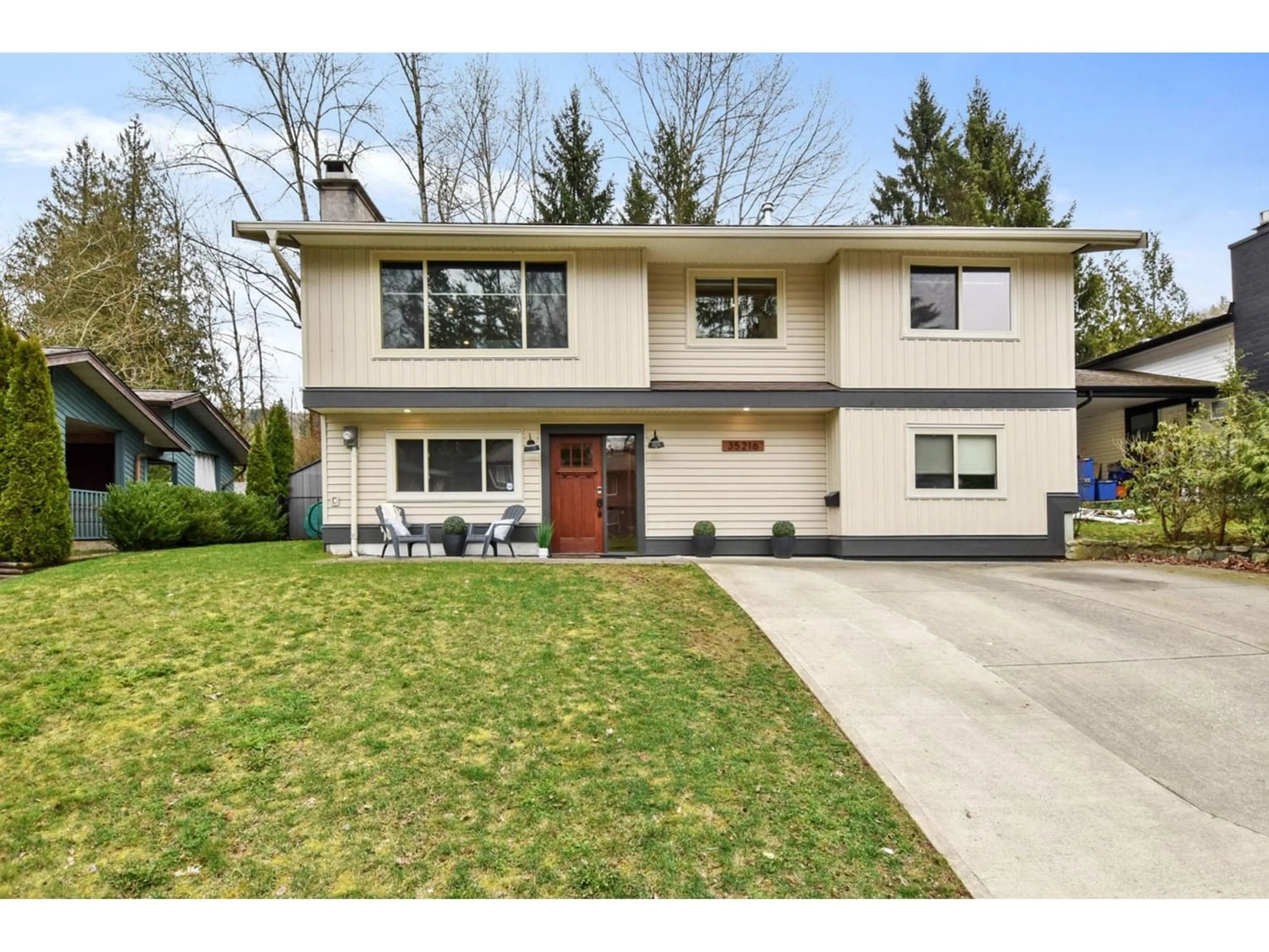 Frontside or backside of a home for 35216 MCKEE ROAD, Abbotsford British Columbia V2S6K6