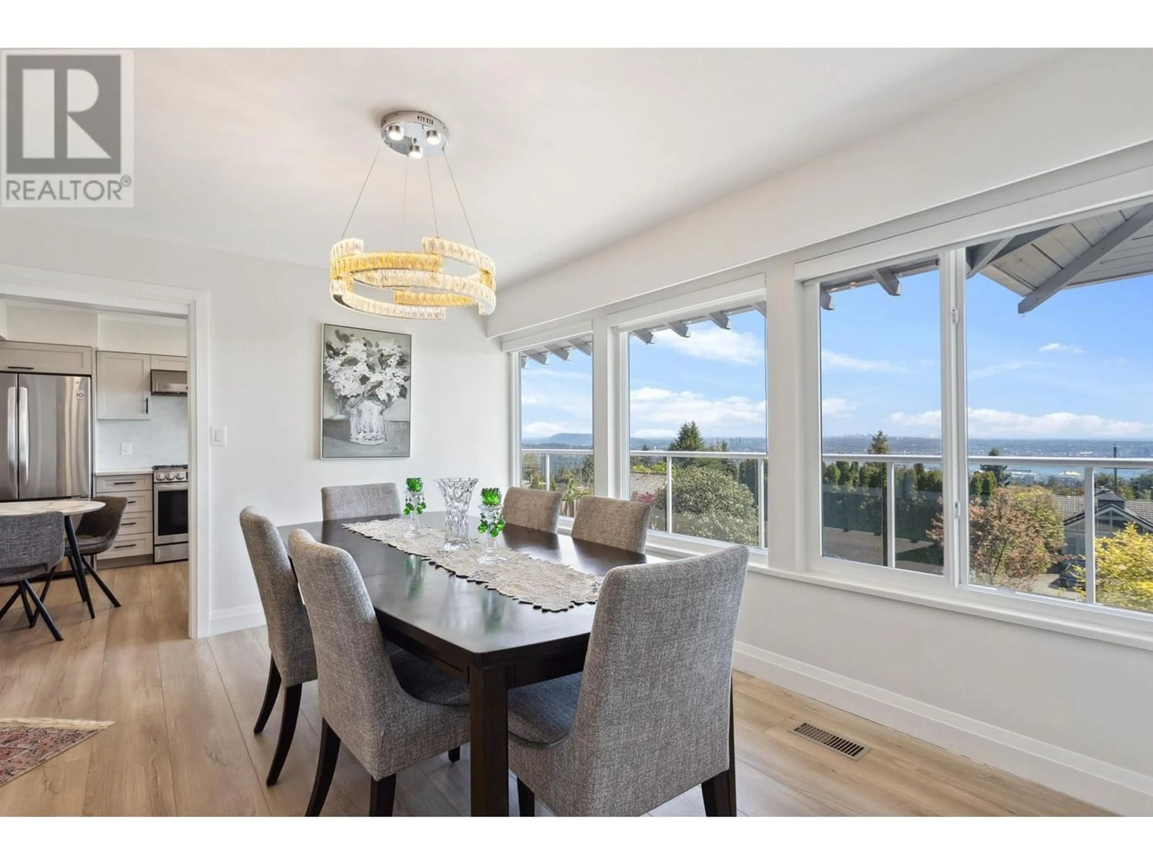 Dining room, wood floors for 1111 GILSTON ROAD, West Vancouver British Columbia V7S2E7