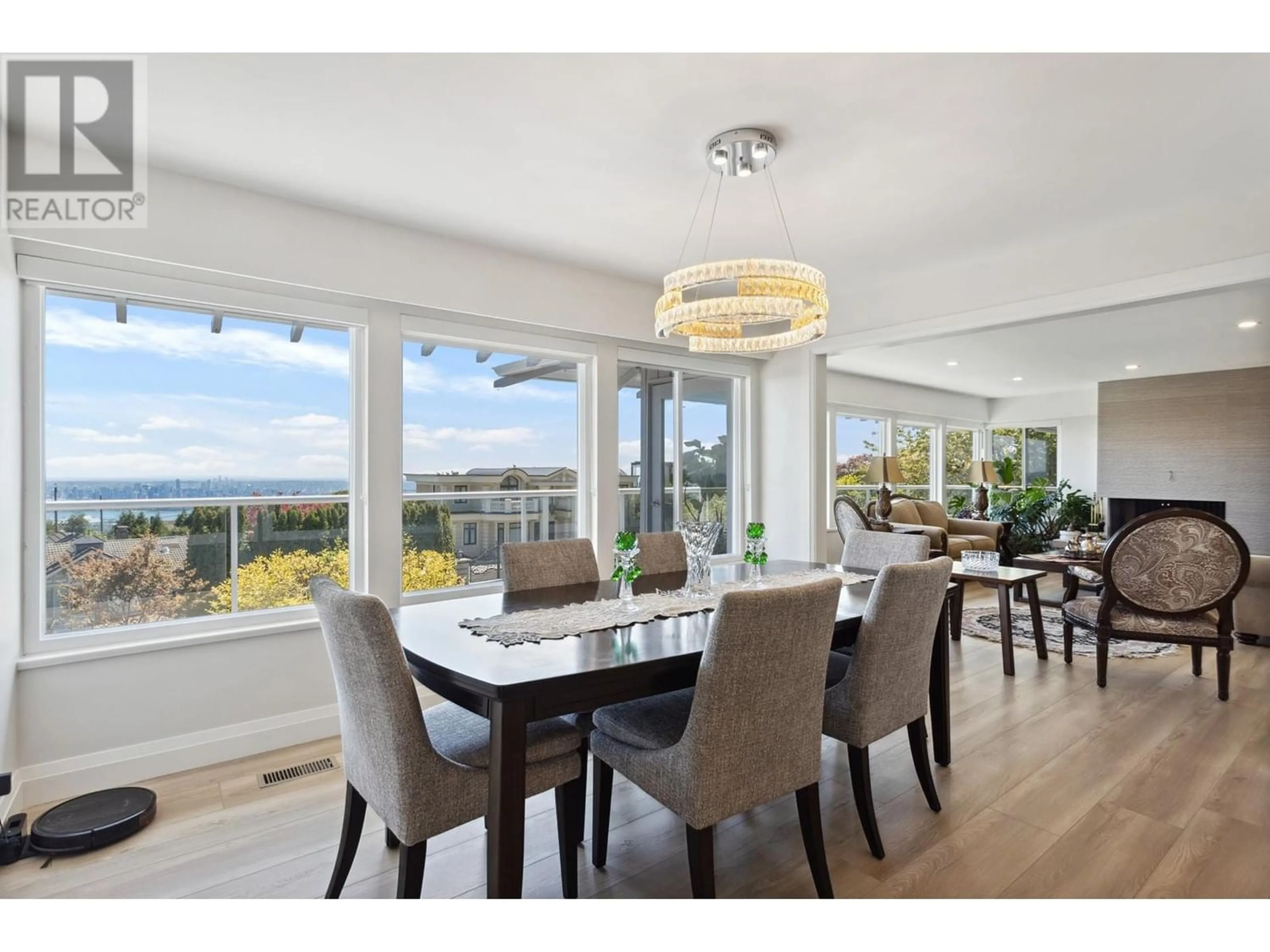 Dining room, wood floors for 1111 GILSTON ROAD, West Vancouver British Columbia V7S2E7