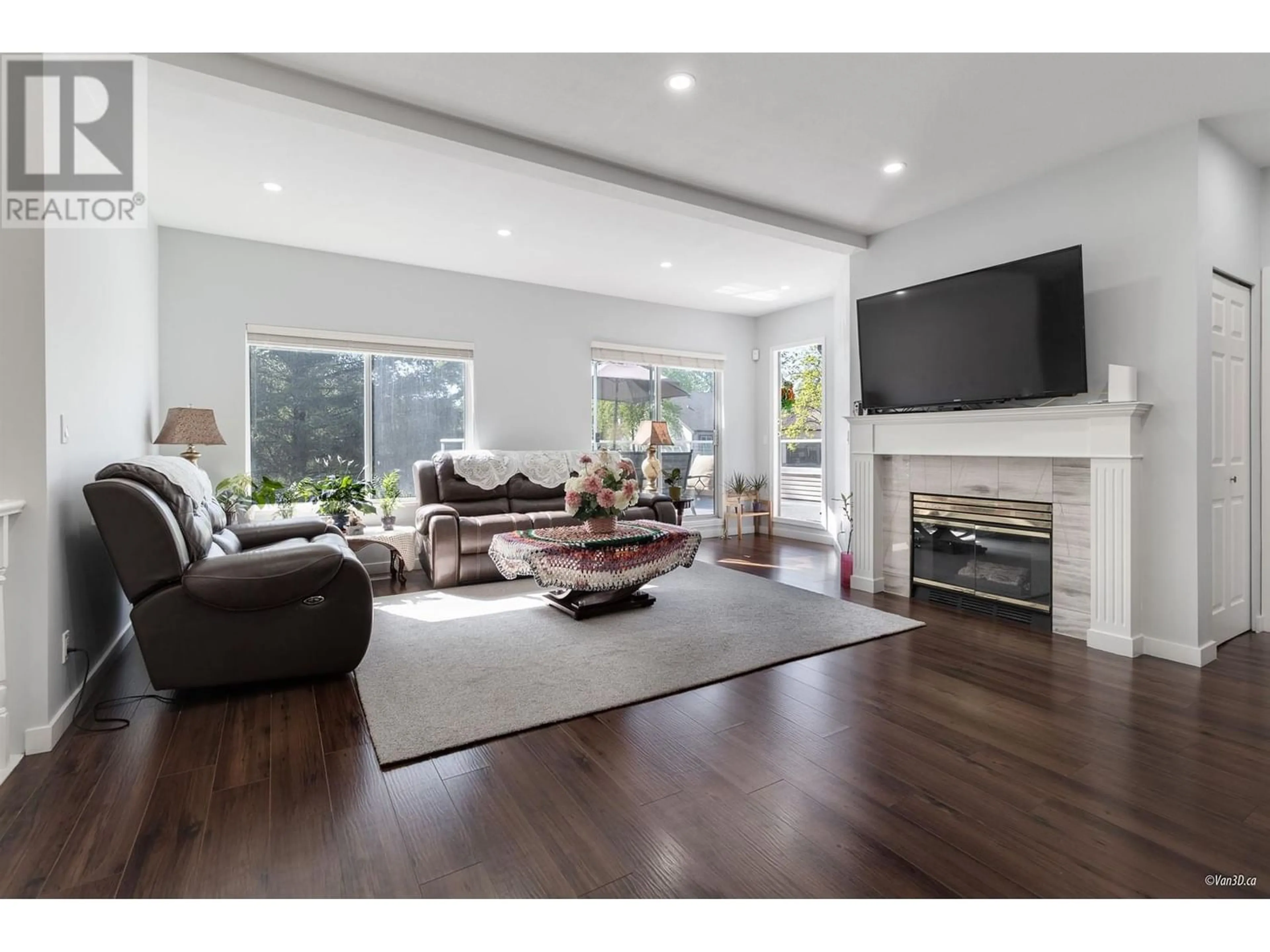 Living room for 35 23151 HANEY BYPASS, Maple Ridge British Columbia V2X0S5