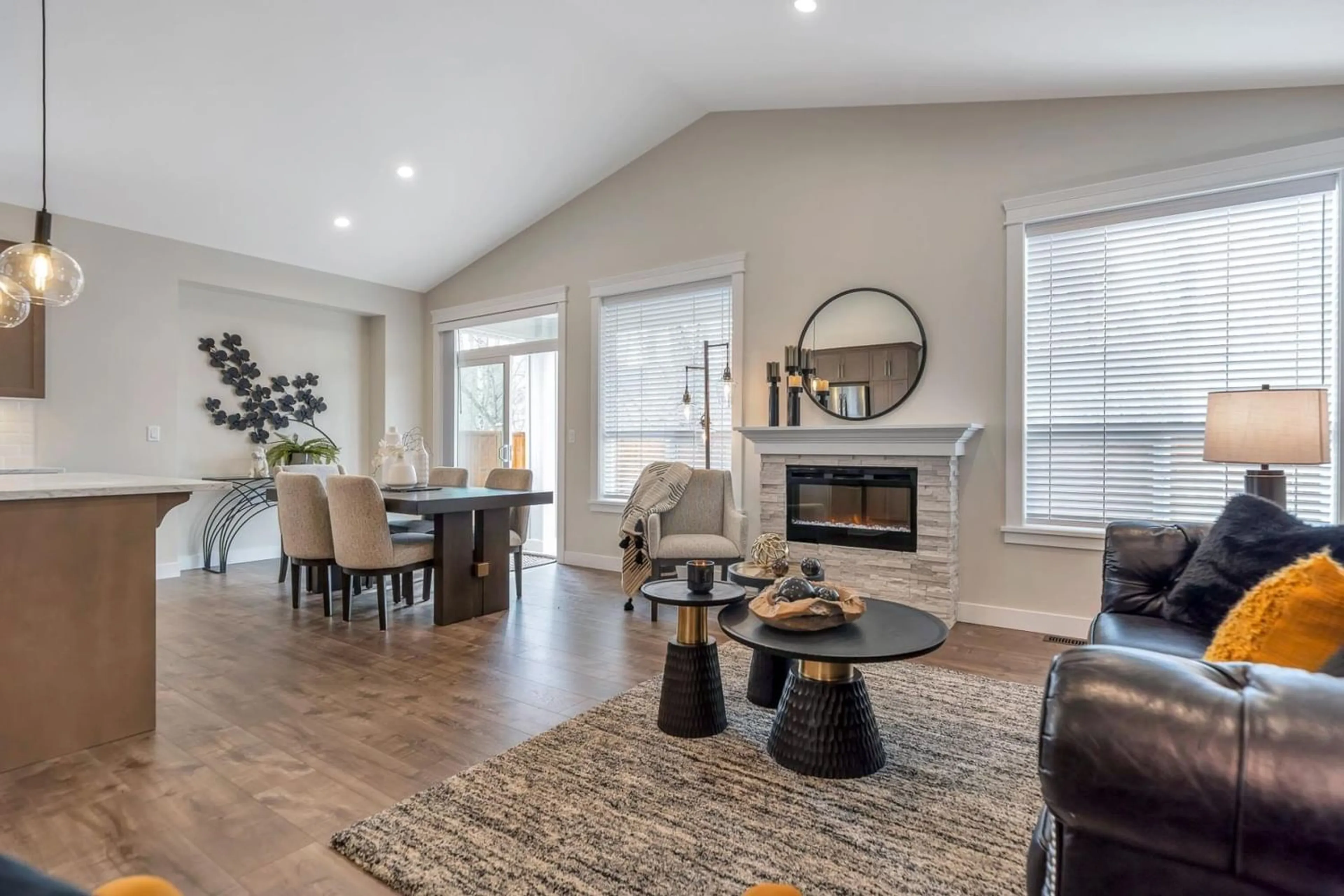 Living room, wood floors for 71 6211 CHILLIWACK RIVER ROAD, Chilliwack British Columbia V2R6A7