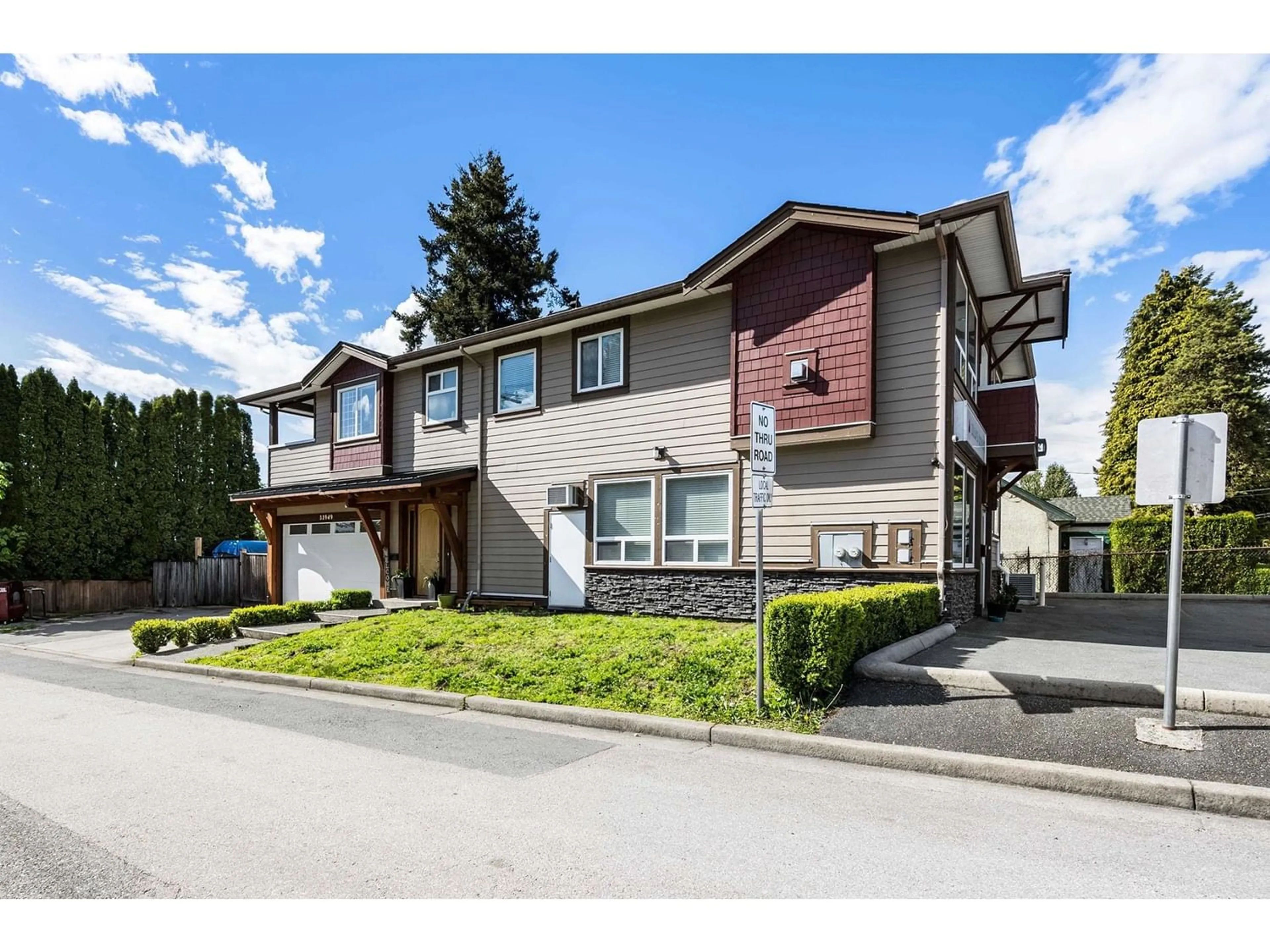 Frontside or backside of a home for 2807 MAPLE STREET, Abbotsford British Columbia V2S3Y9