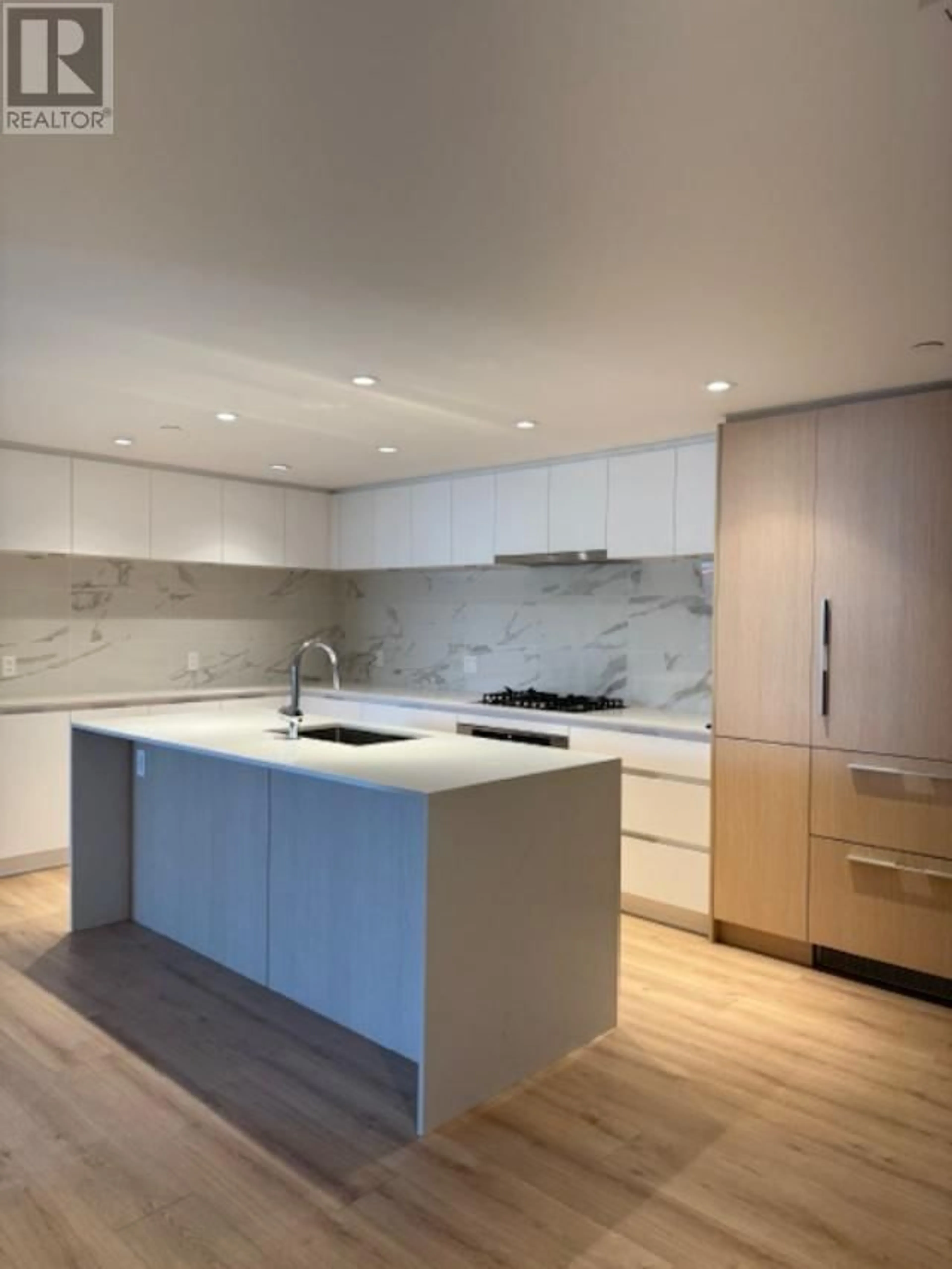 Contemporary kitchen for 304 1500 FERN STREET, Vancouver British Columbia V7J0E6
