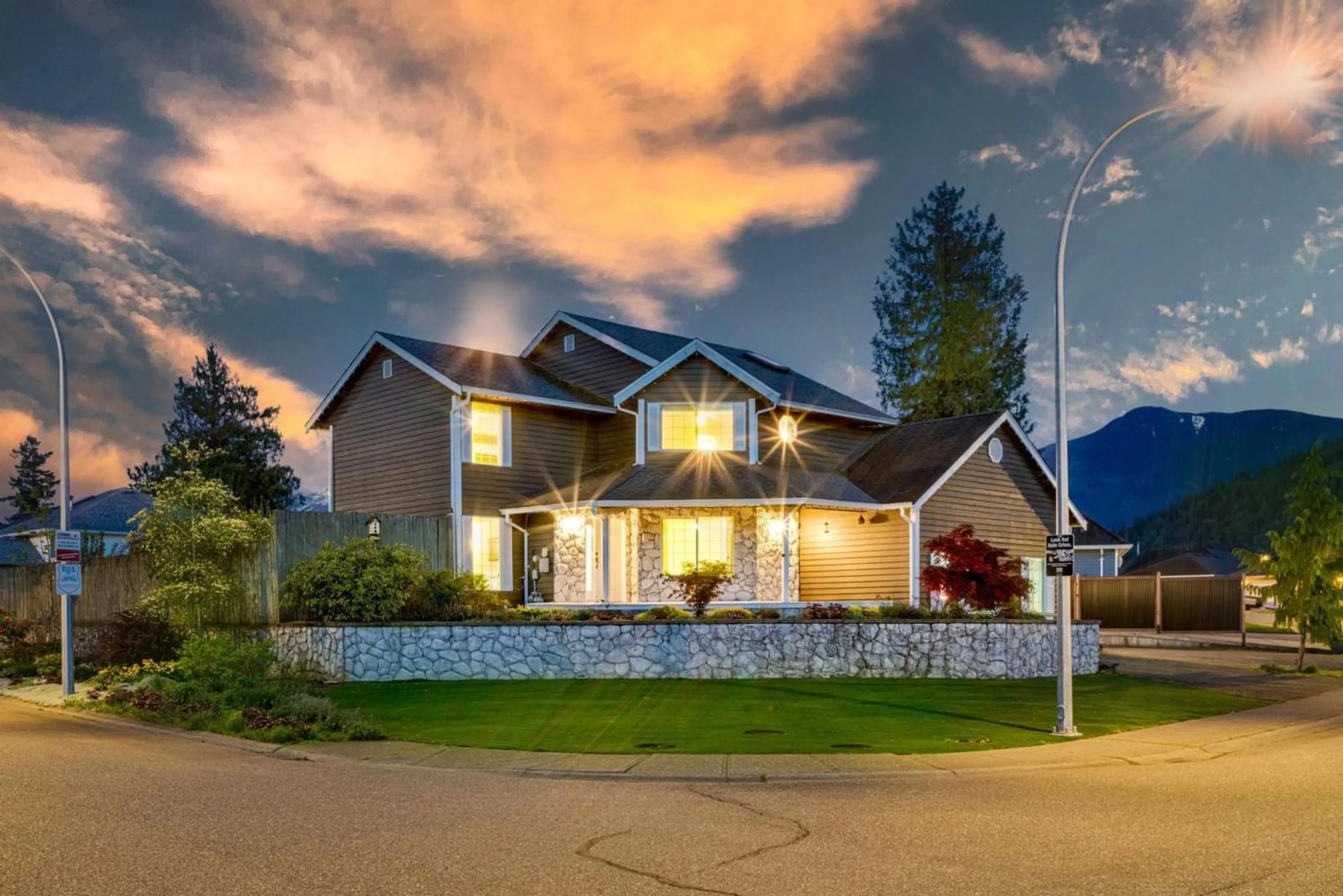 Frontside or backside of a home for 44685 CUMBERLAND AVENUE, Chilliwack British Columbia V2R3B6