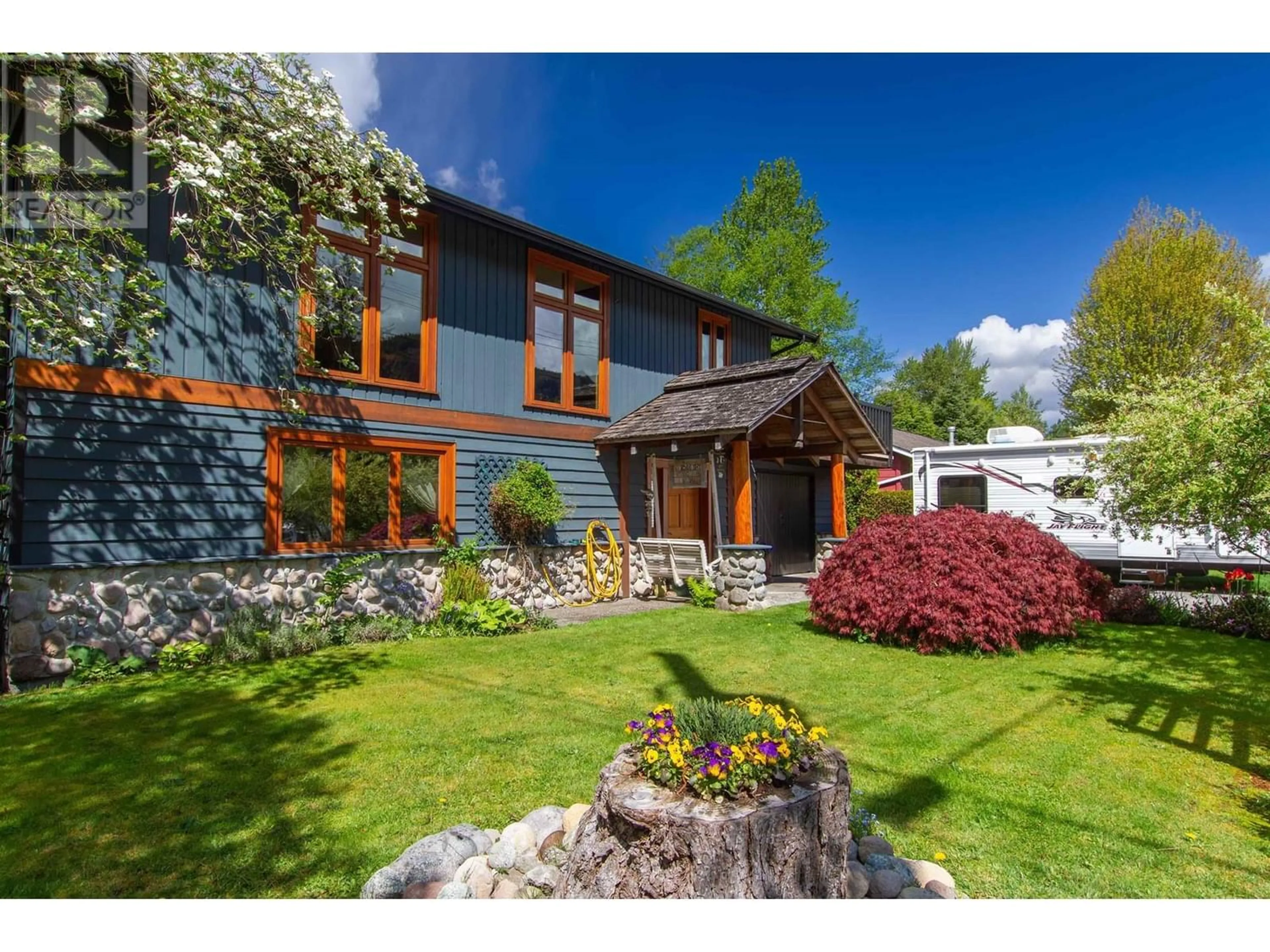 Frontside or backside of a home for 41575 ROD ROAD, Squamish British Columbia V0N1H0