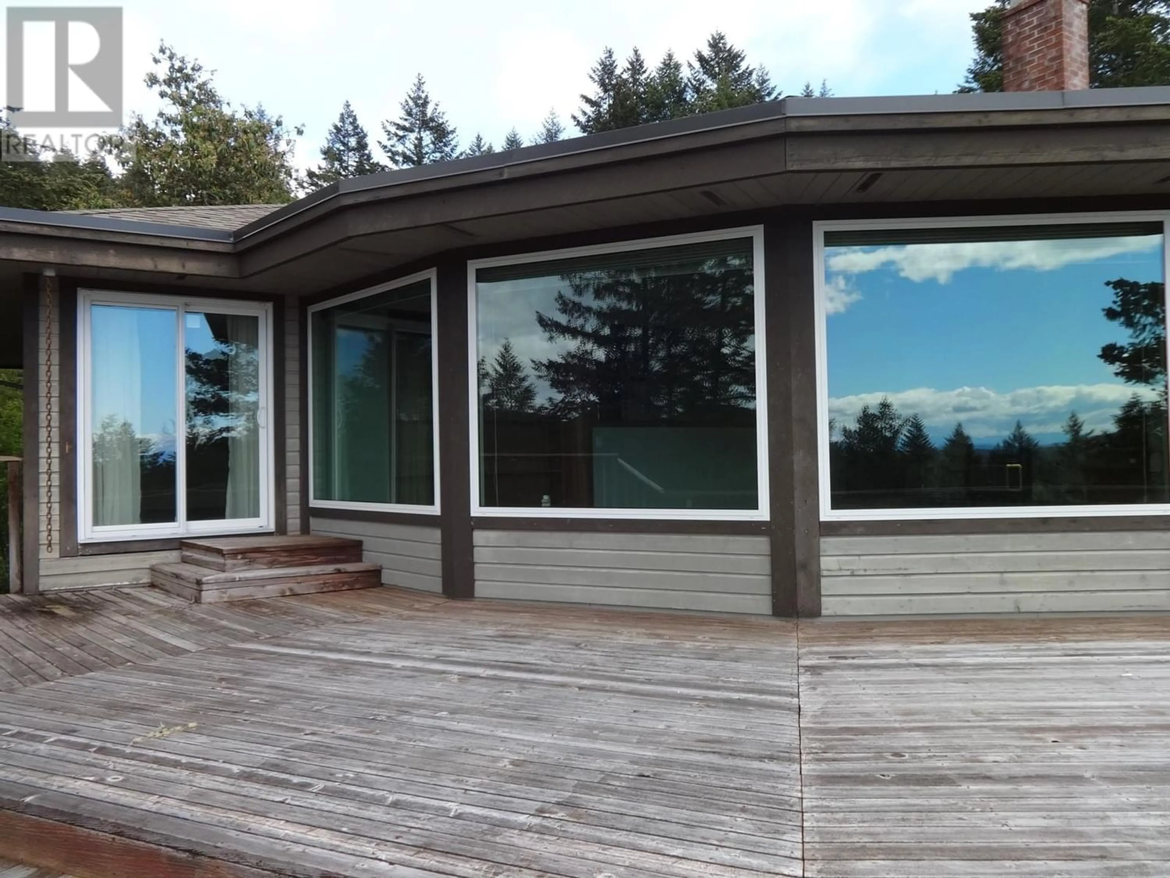 A pic of a room, wood floors for 8924 ARMSTRONG WAY, Halfmoon Bay British Columbia V7Z1H2