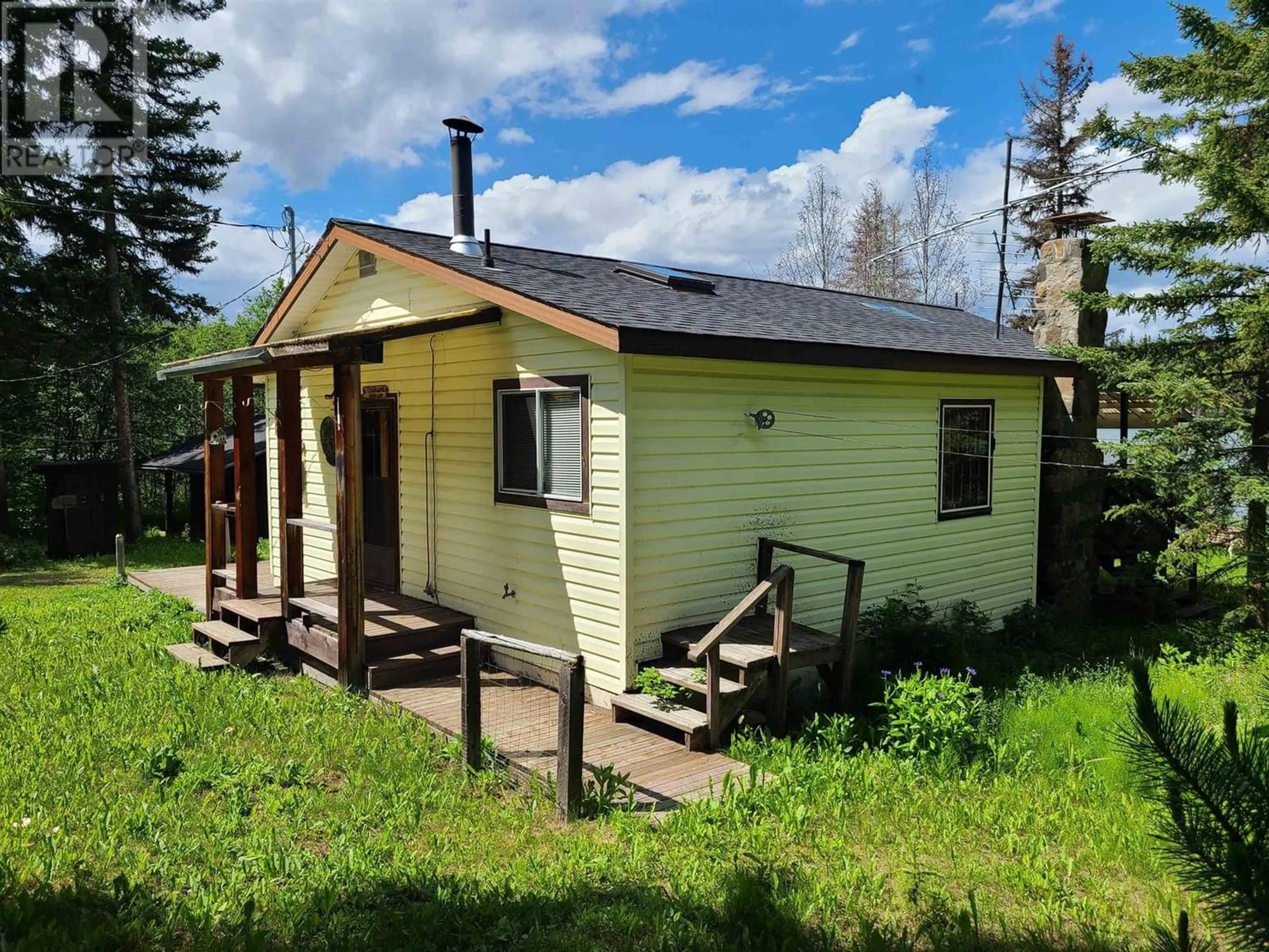 Cottage for 7547 EDALL BAY ROAD, Bridge Lake British Columbia V0K1X1