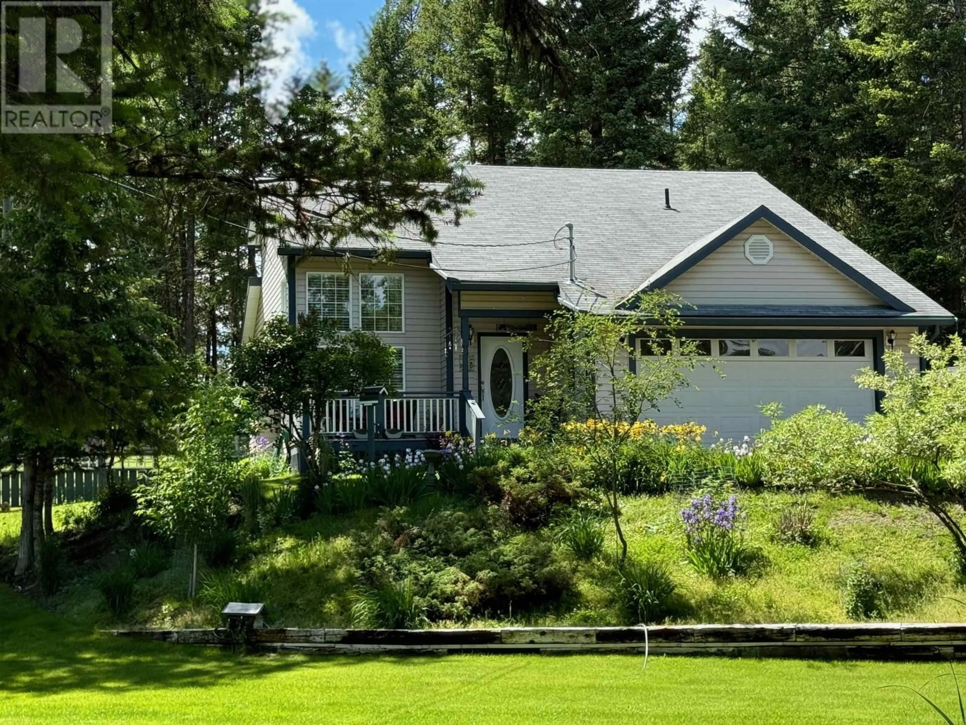 Cottage for 4848 KITWANGA DRIVE, 108 Mile Ranch British Columbia V0K2Z0