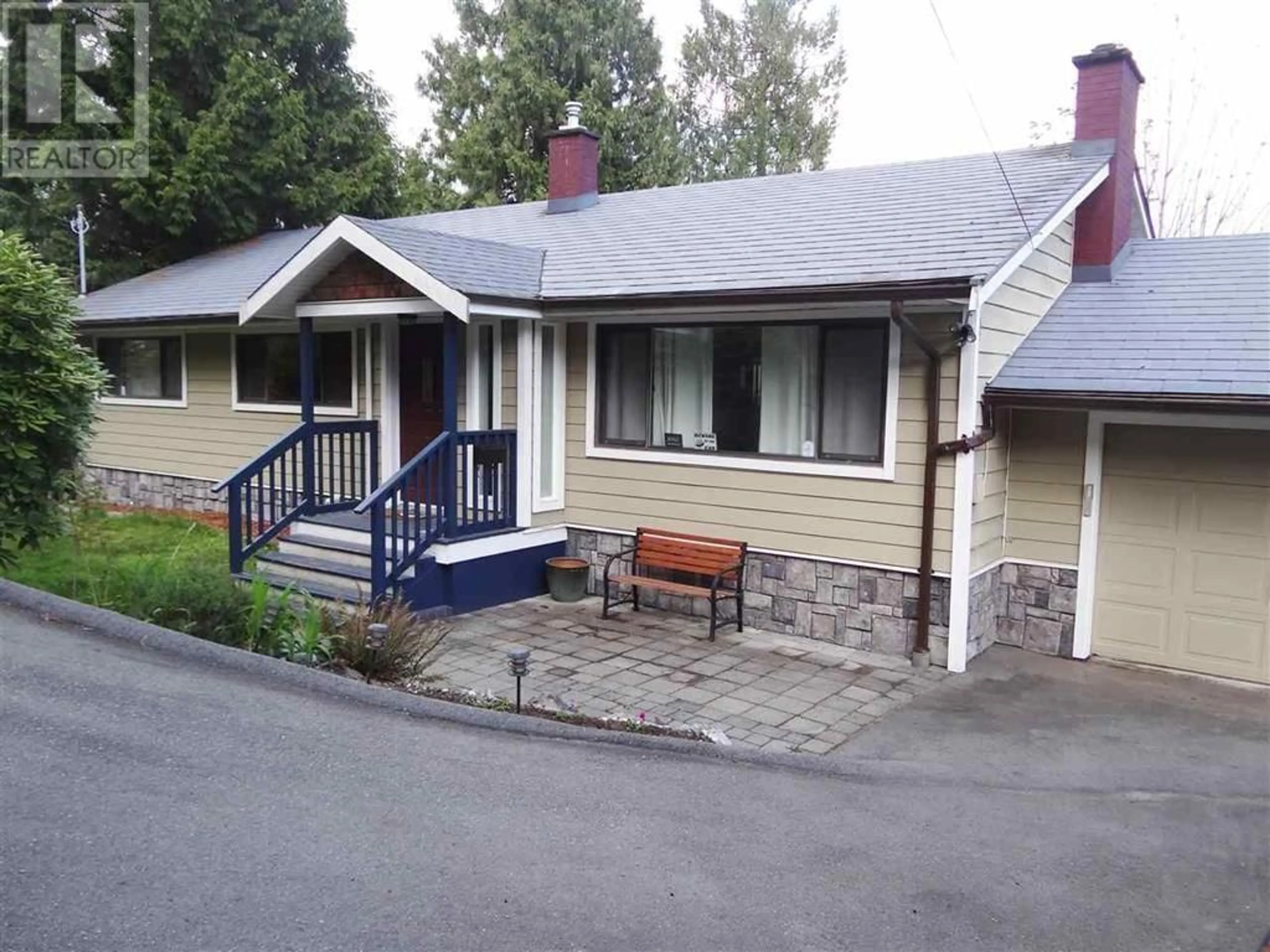 Frontside or backside of a home for 3047 SPURAWAY AVENUE, Coquitlam British Columbia V3C2E4
