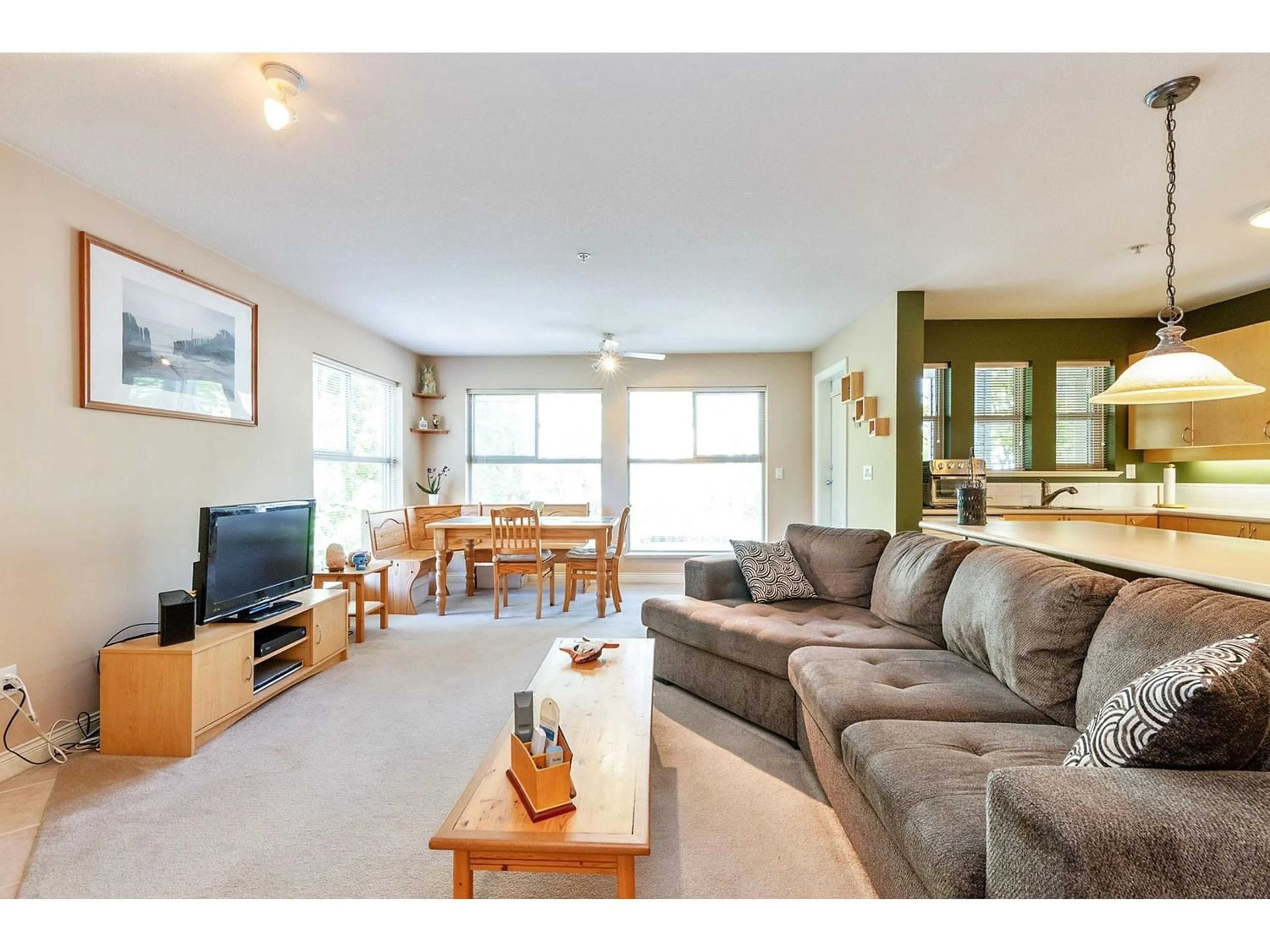 Living room for 204 20237 54 AVENUE, Langley British Columbia V3A3W2