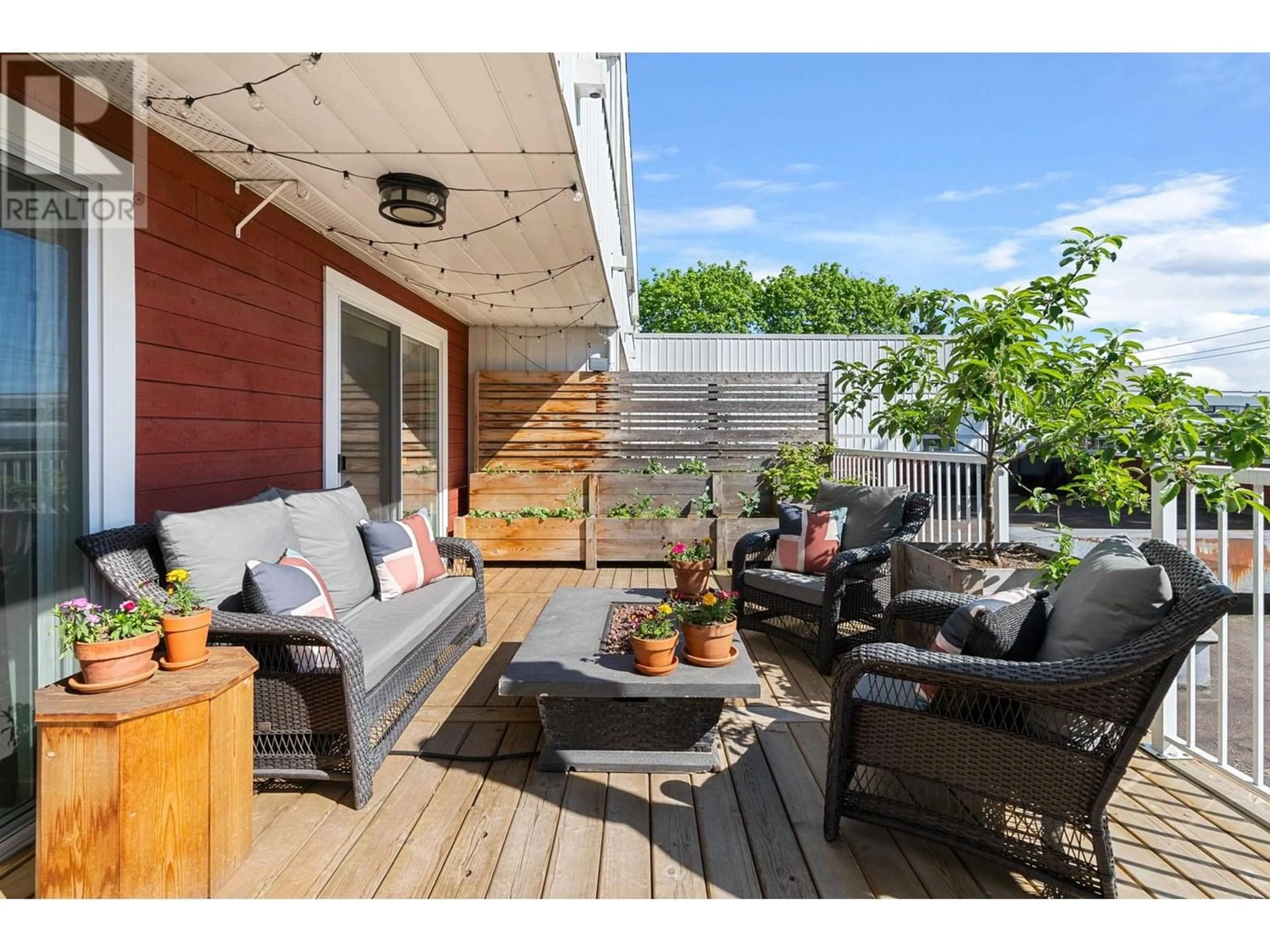 Patio for 406 250 W 1ST STREET, North Vancouver British Columbia V7M1B4