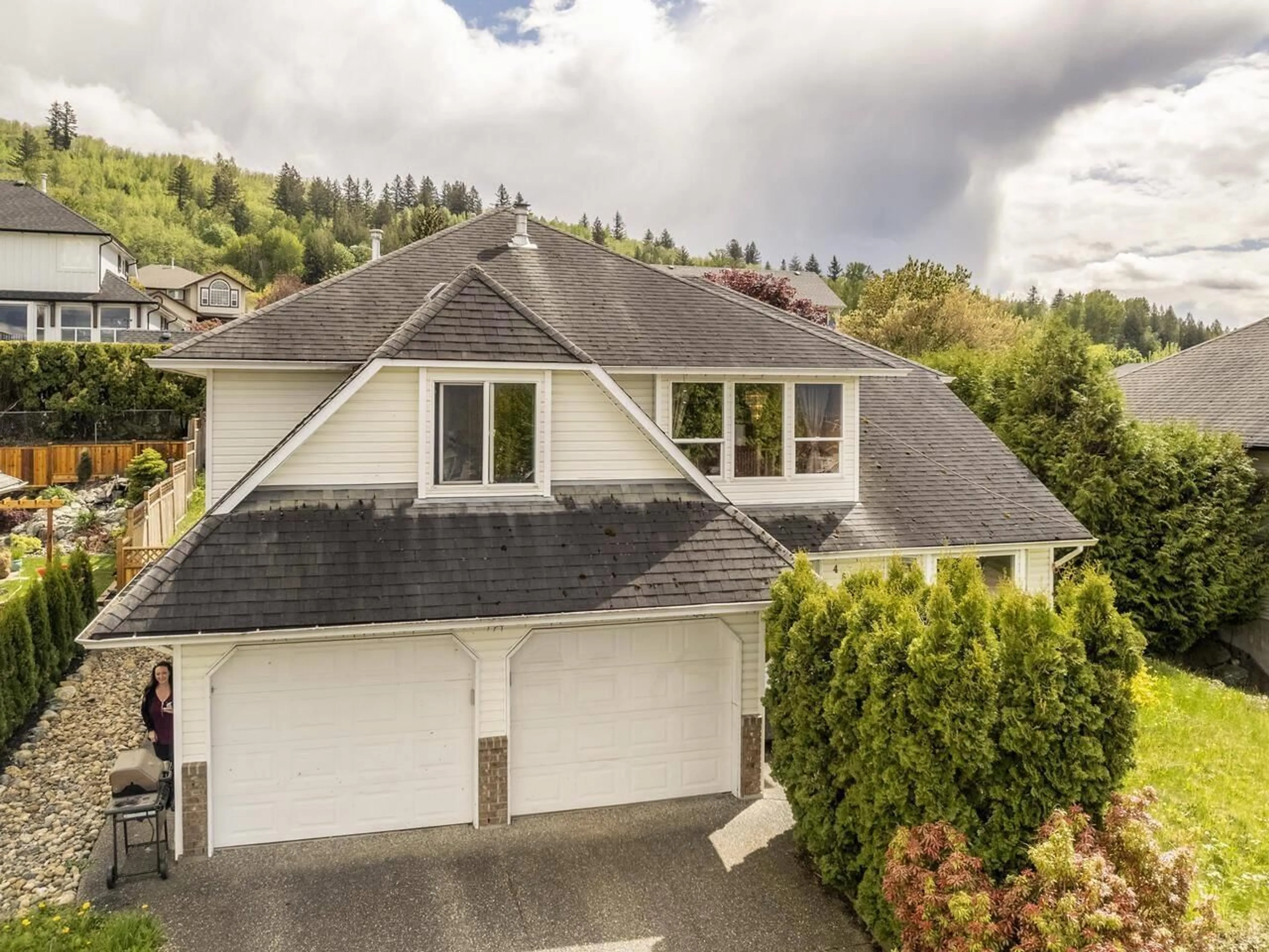 Frontside or backside of a home for 46767 BRAESIDE AVENUE, Chilliwack British Columbia V2R3W2