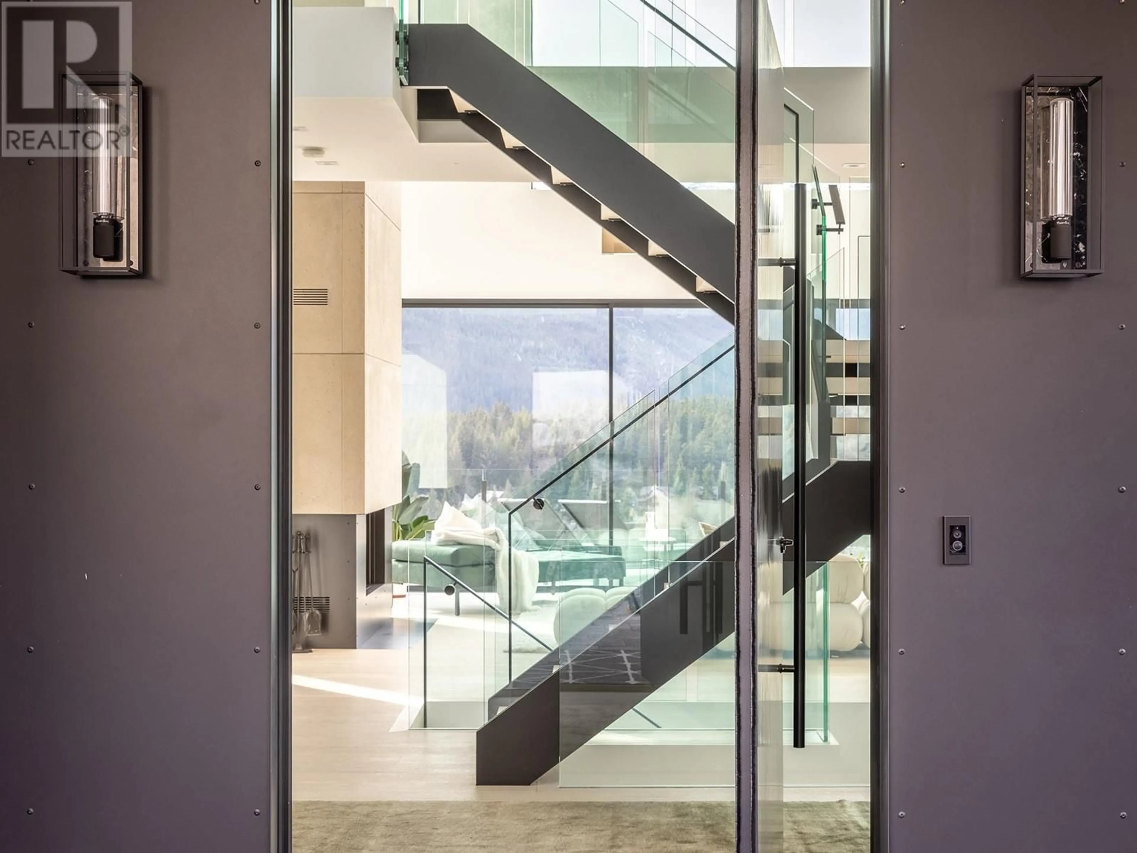 Indoor foyer, wood floors for 3824 SUNRIDGE DRIVE, Whistler British Columbia V8E0W1