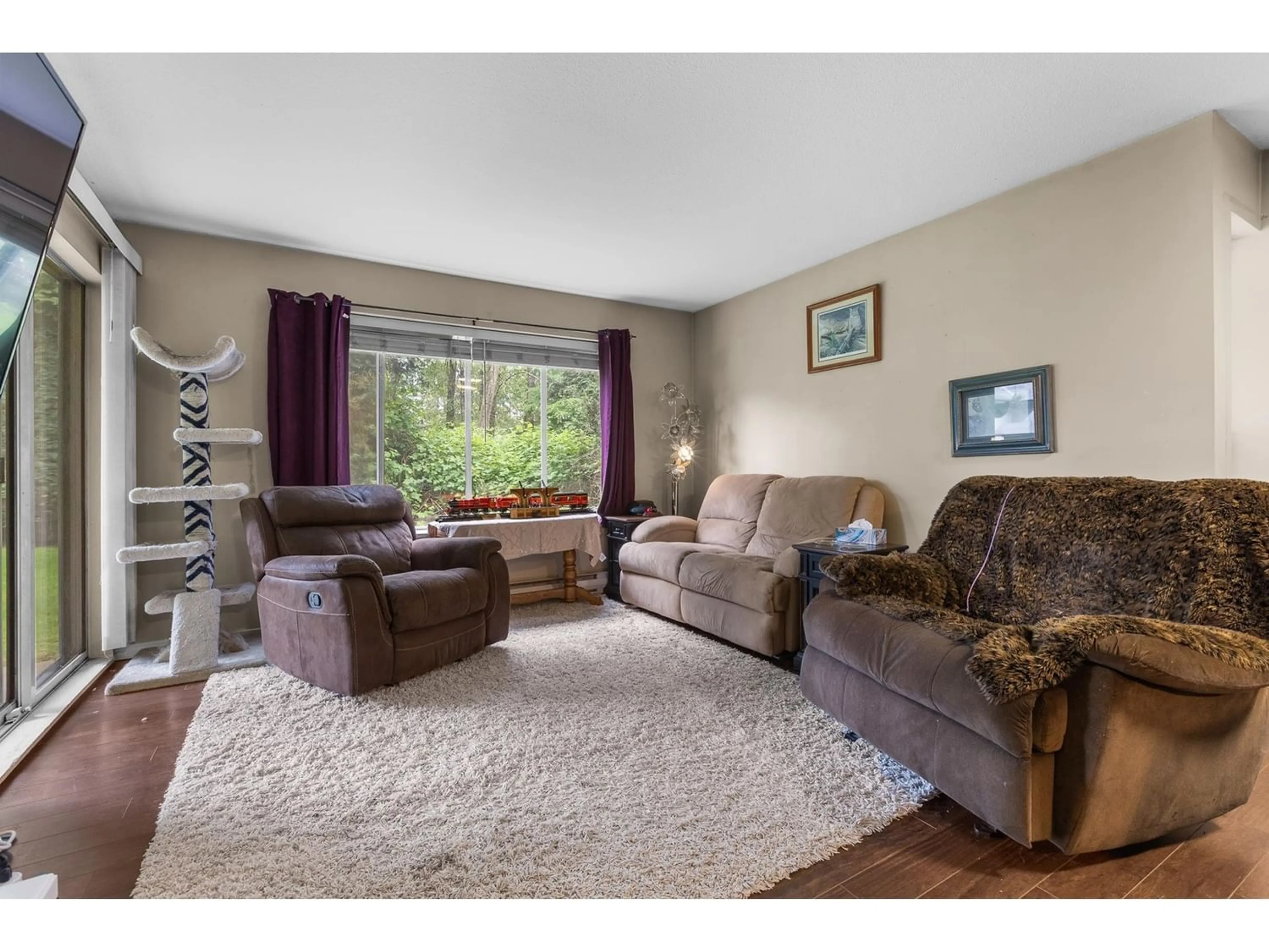 Living room for 1002 1750 MCKENZIE ROAD, Abbotsford British Columbia V2S3Z3