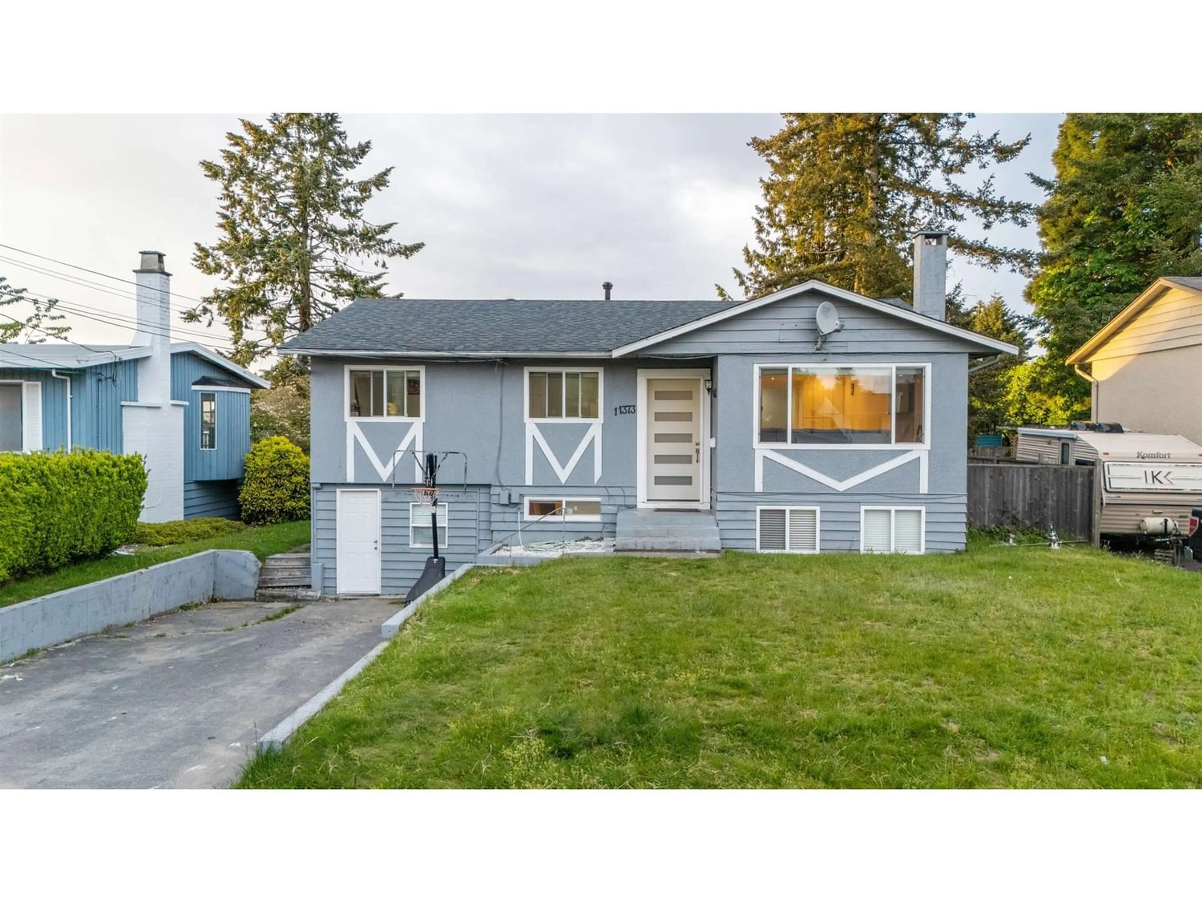 Frontside or backside of a home for 11373 88A AVENUE, Delta British Columbia V4C3E3