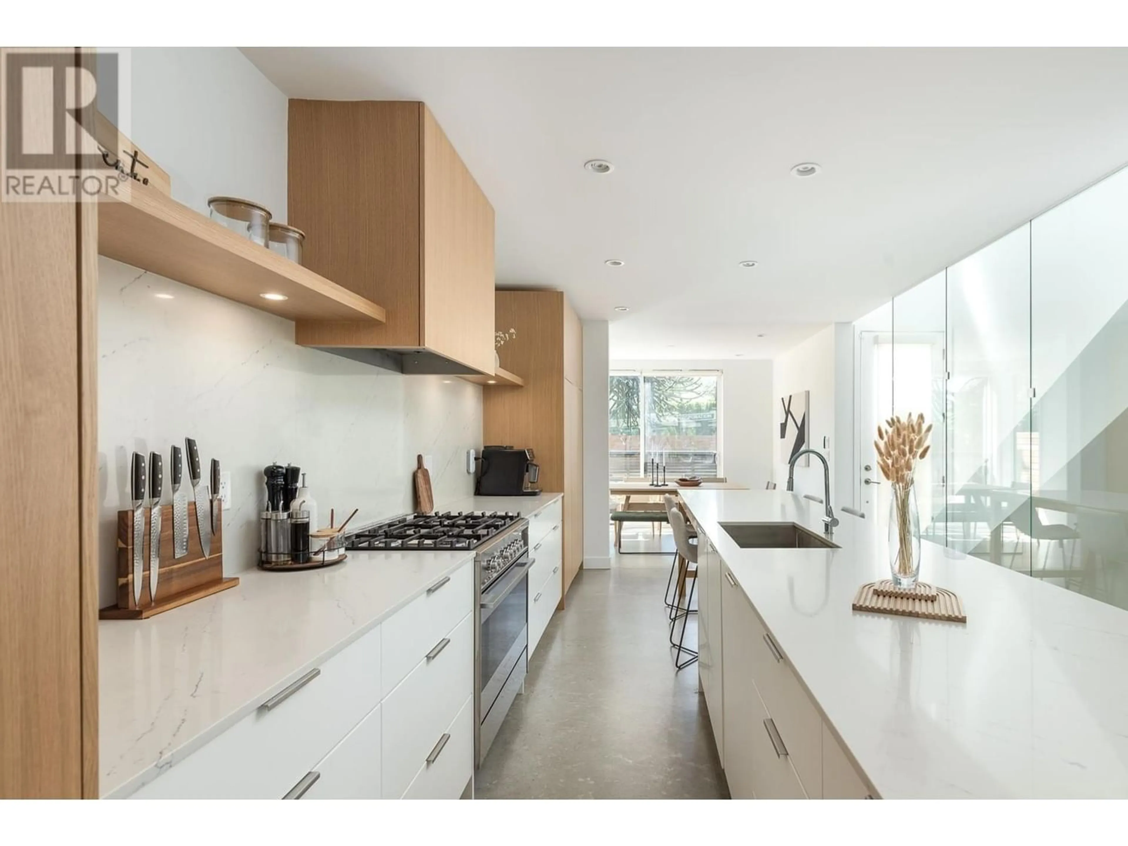 Contemporary kitchen for 4106 MT SEYMOUR PARKWAY, North Vancouver British Columbia V7G1G5