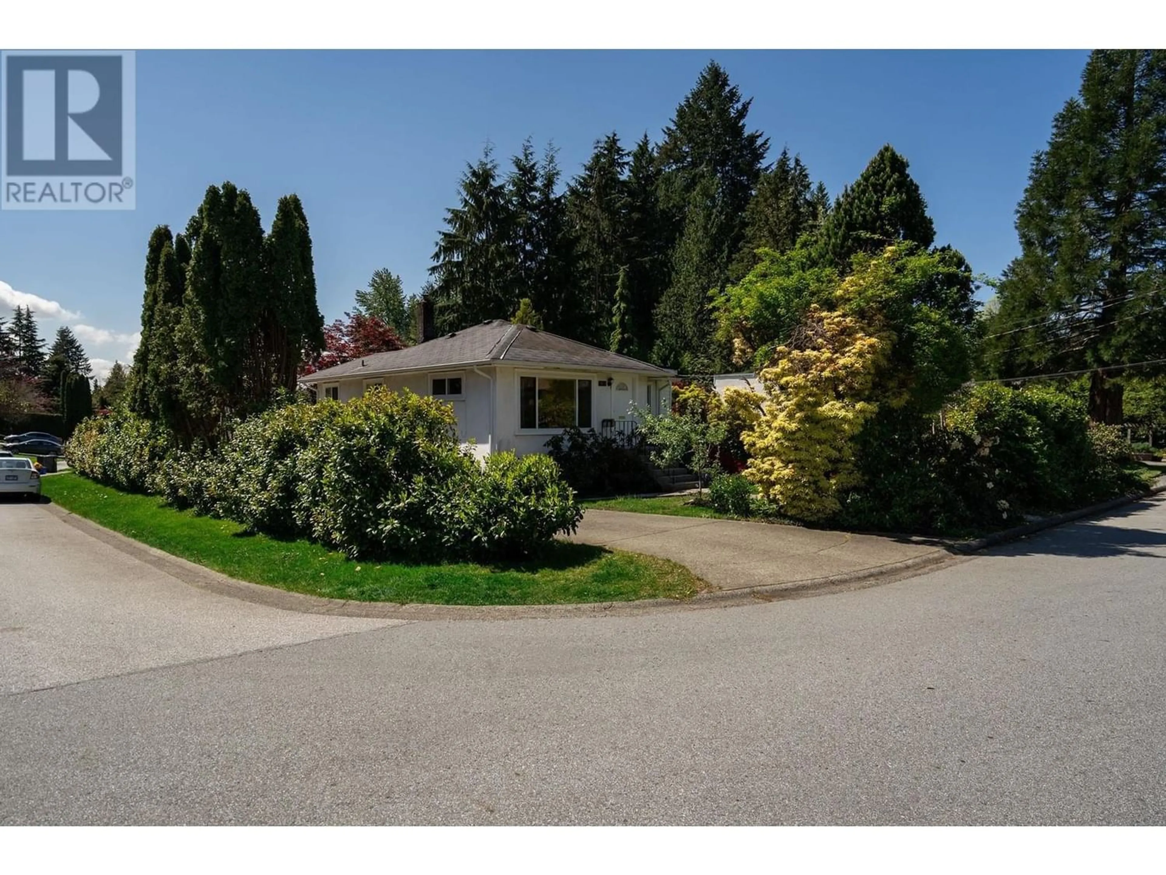 Frontside or backside of a home for 1625 WESTOVER ROAD, North Vancouver British Columbia V7J1X4