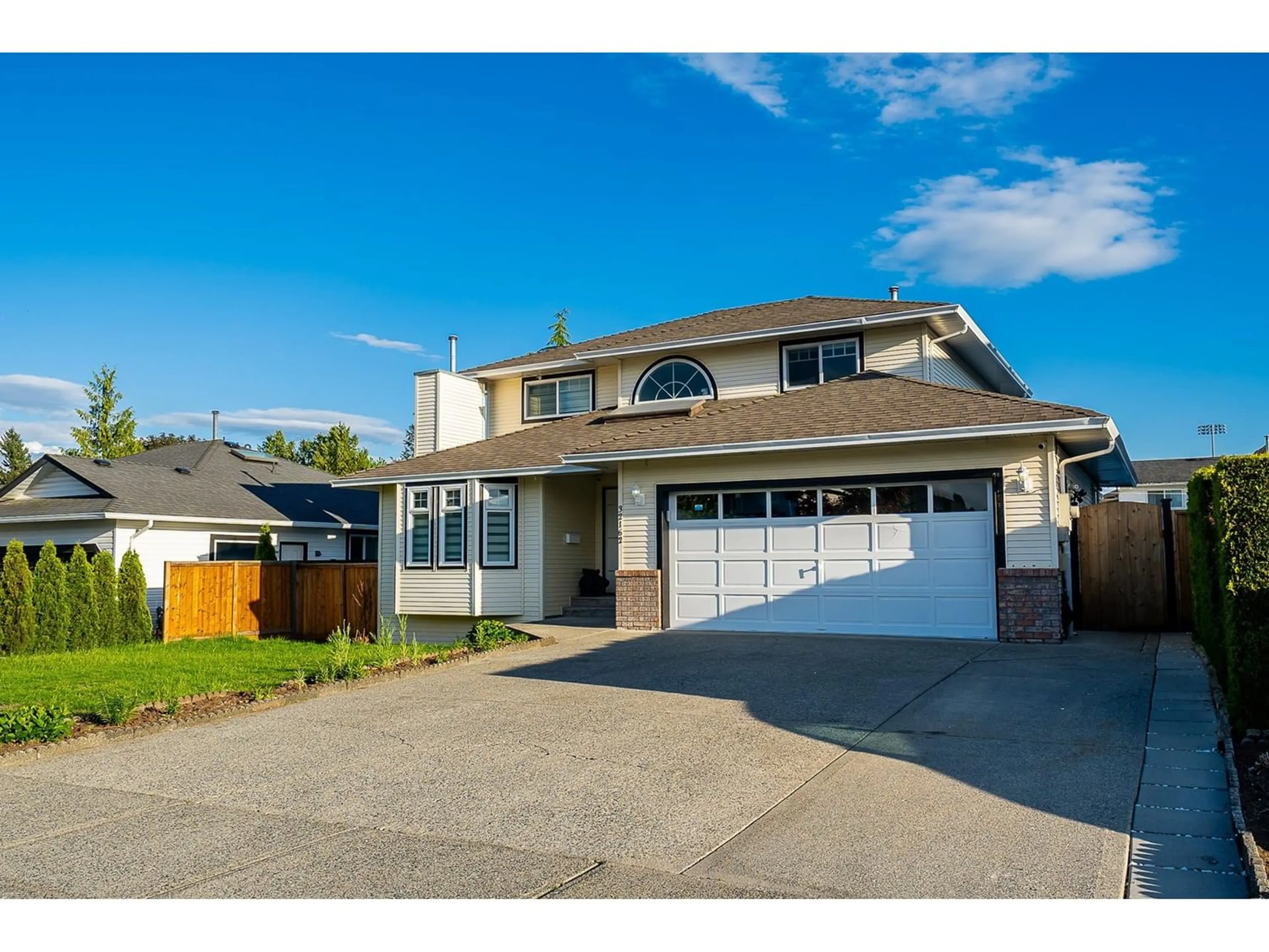 Frontside or backside of a home for 32162 ASHCROFT DRIVE, Abbotsford British Columbia V2T5C7