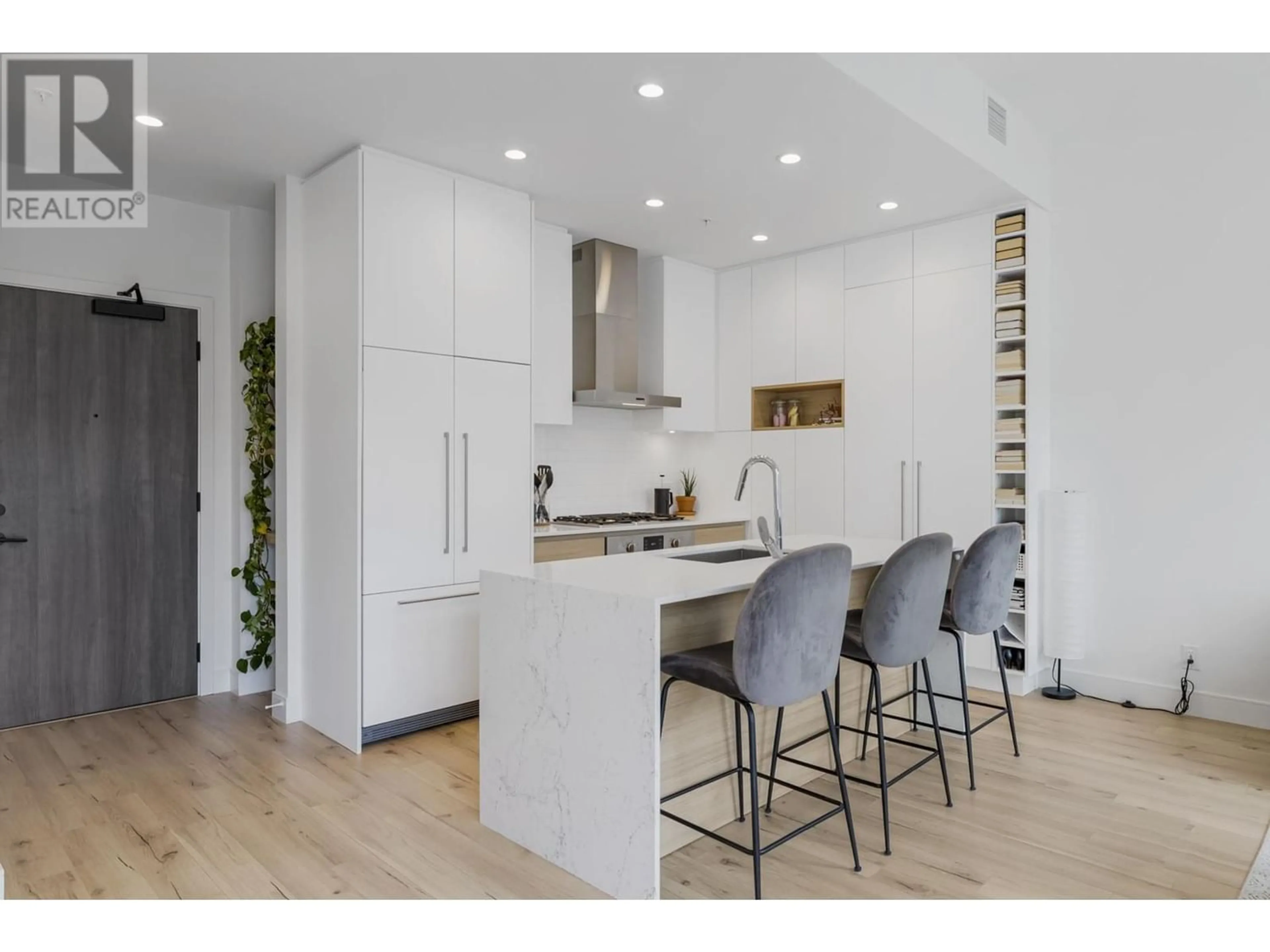 Contemporary kitchen for 625 3131 MURRAY STREET, Port Moody British Columbia V3H0L9