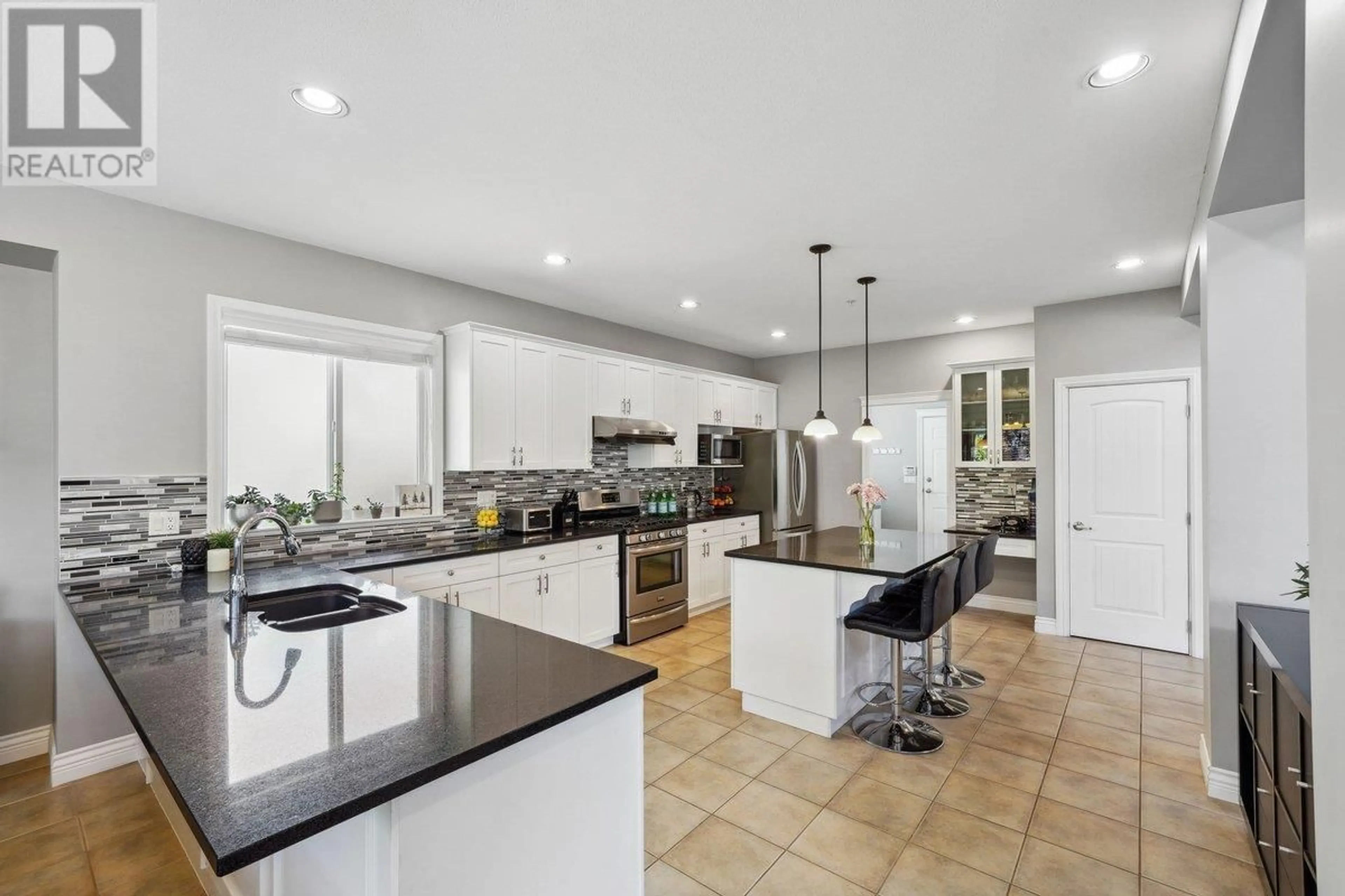 Contemporary kitchen for 843 VEDDER PLACE, Port Coquitlam British Columbia V3B8G4