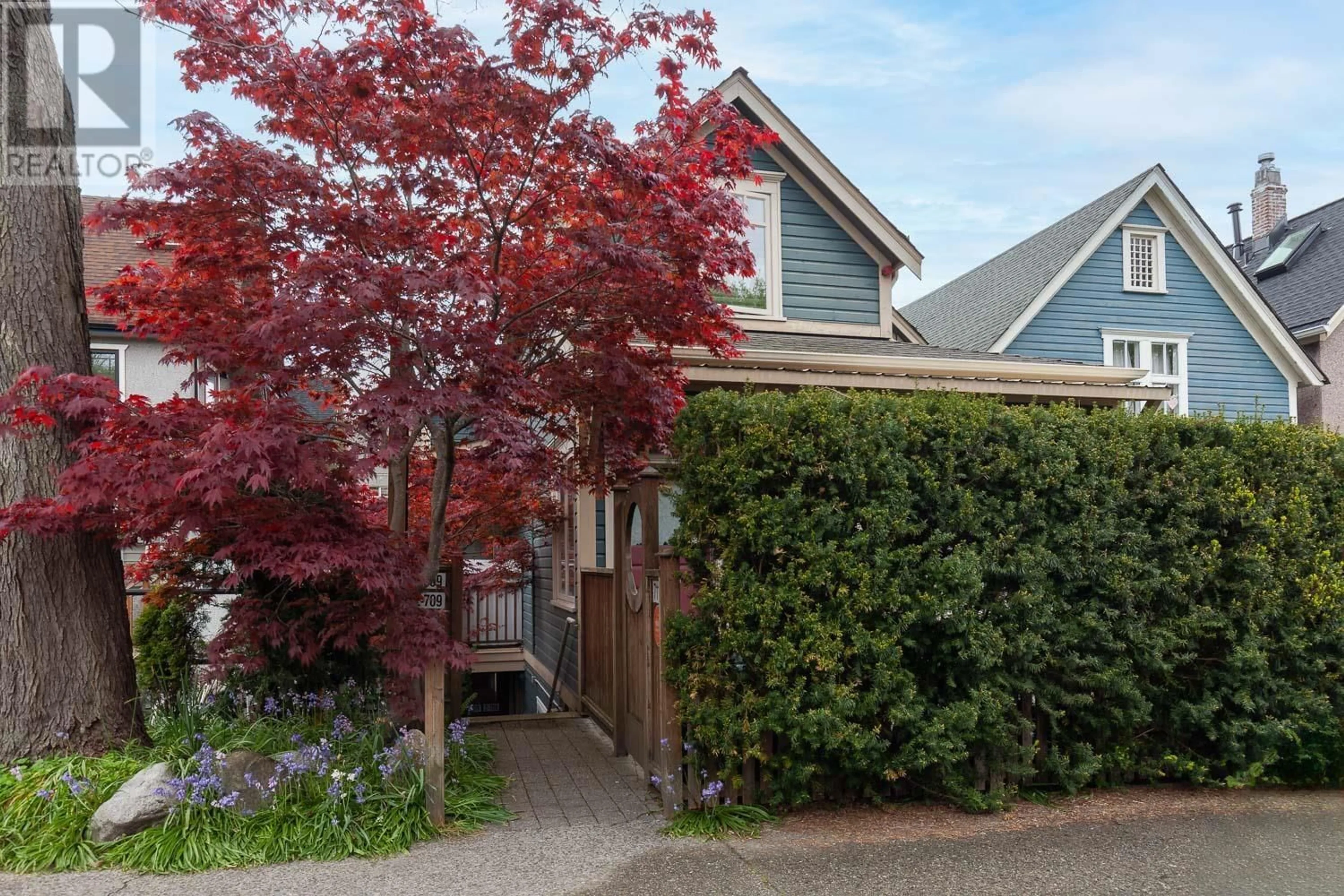 Frontside or backside of a home for 2 709 KEEFER STREET, Vancouver British Columbia V6A1Y6
