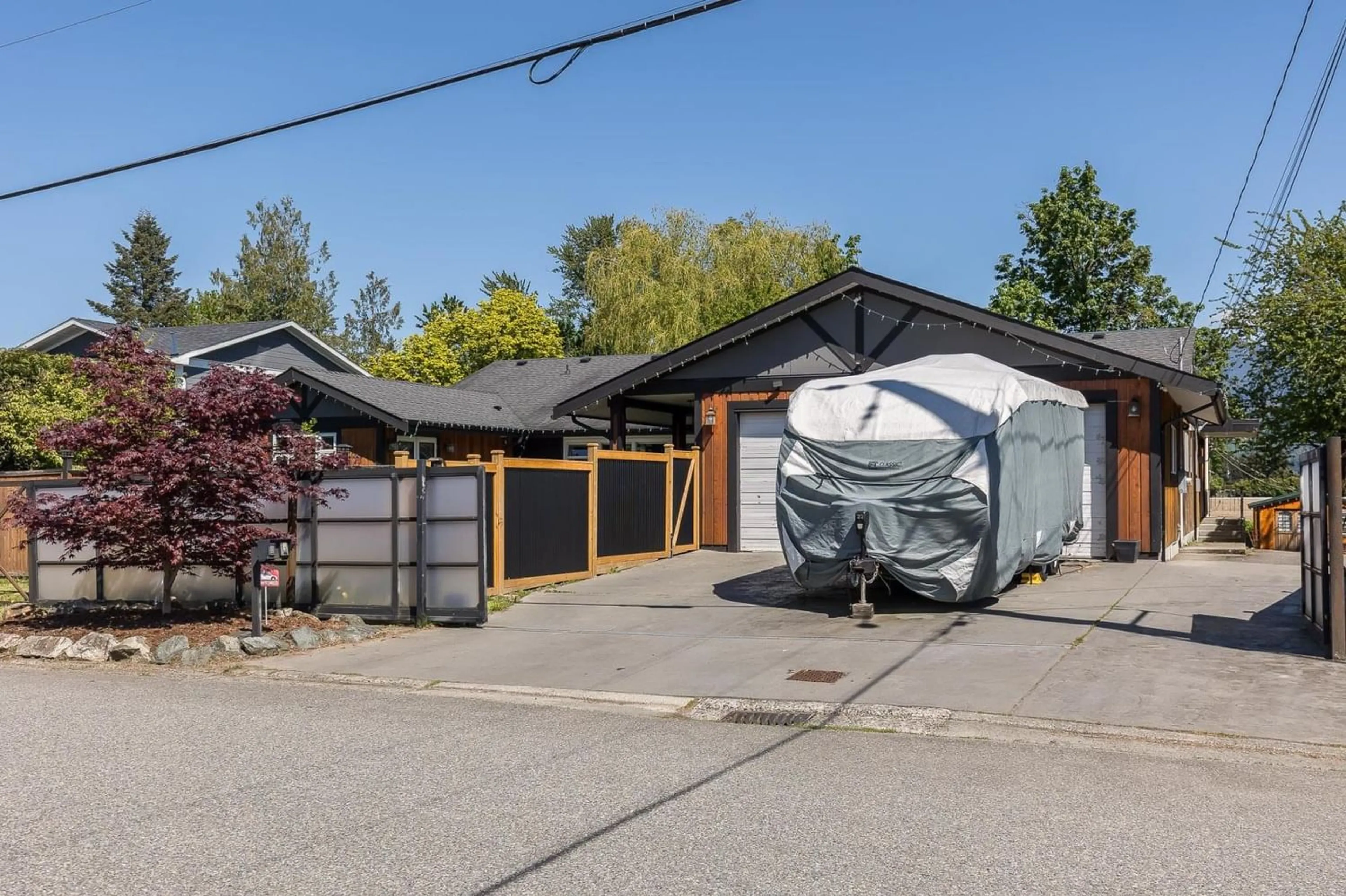 Frontside or backside of a home, the street view for 46182 GRIFFIN DRIVE, Chilliwack British Columbia V2R4C8