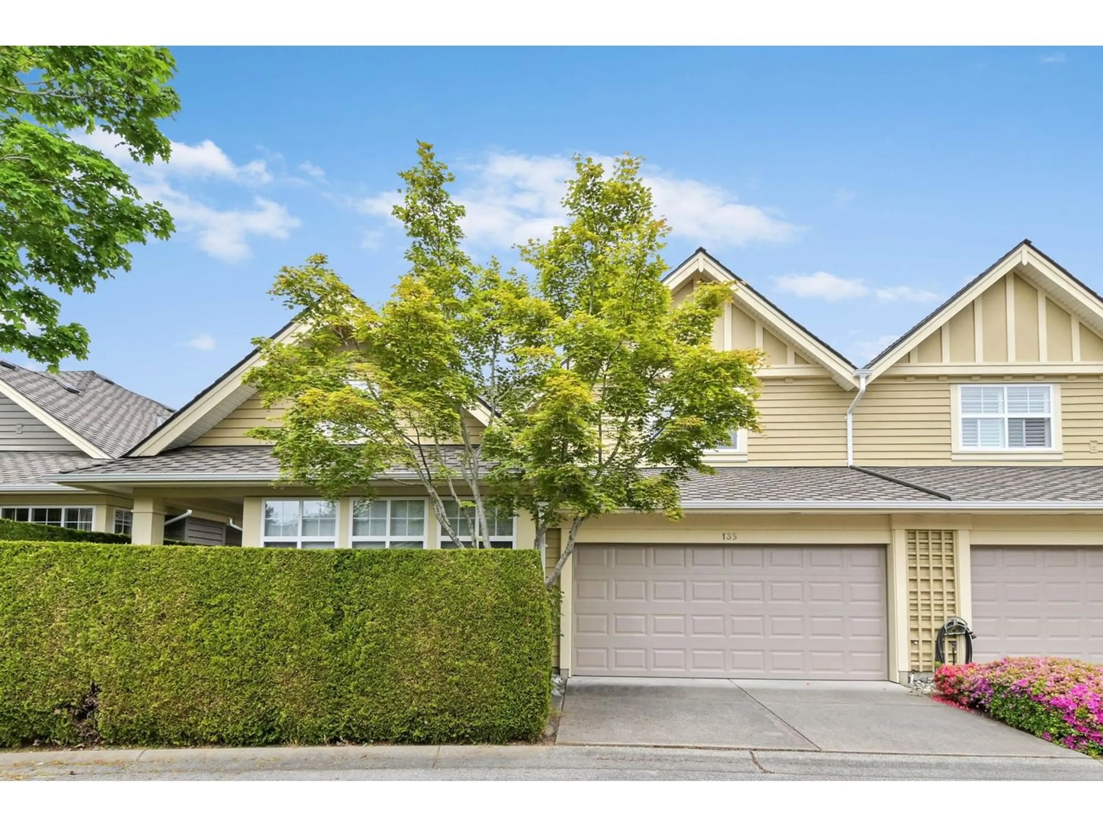 Frontside or backside of a home for 135 15500 ROSEMARY HEIGHTS CRESCENT, Surrey British Columbia V3S5B8