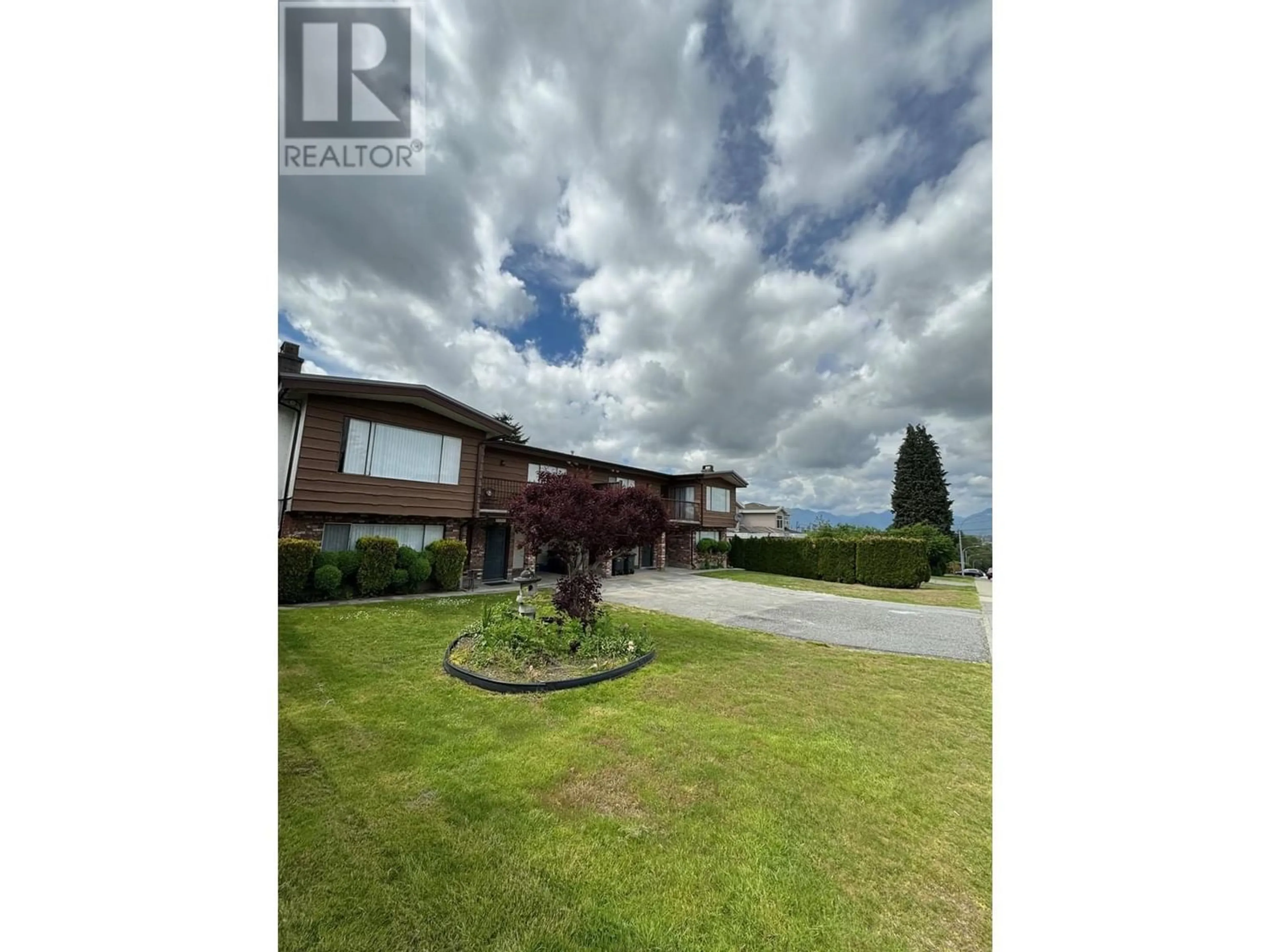 Frontside or backside of a home for 6389-6391 WALTHAM AVENUE, Burnaby British Columbia V5H3V3