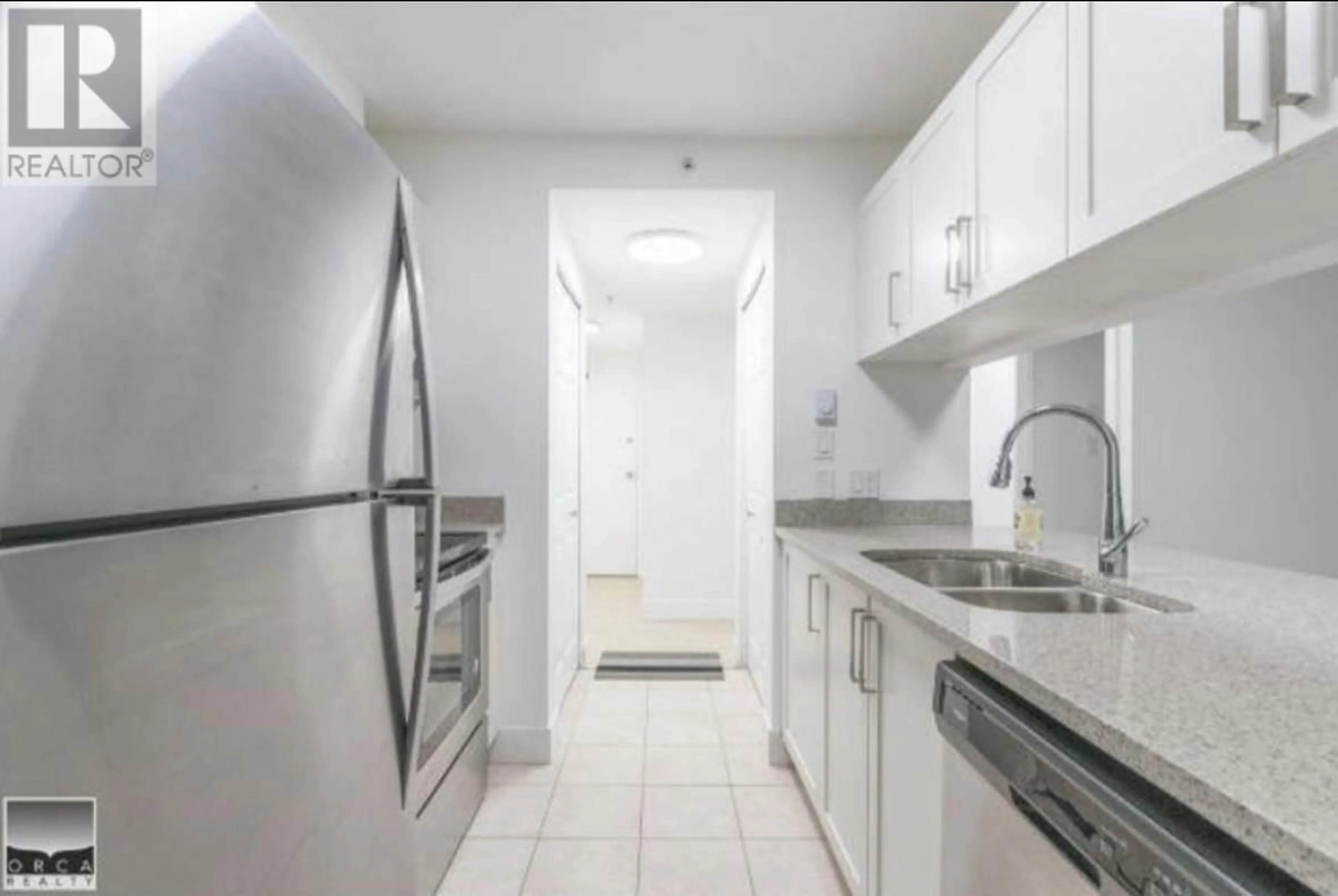 Standard kitchen for 1802 438 SEYMOUR STREET, Vancouver British Columbia V6B6H4