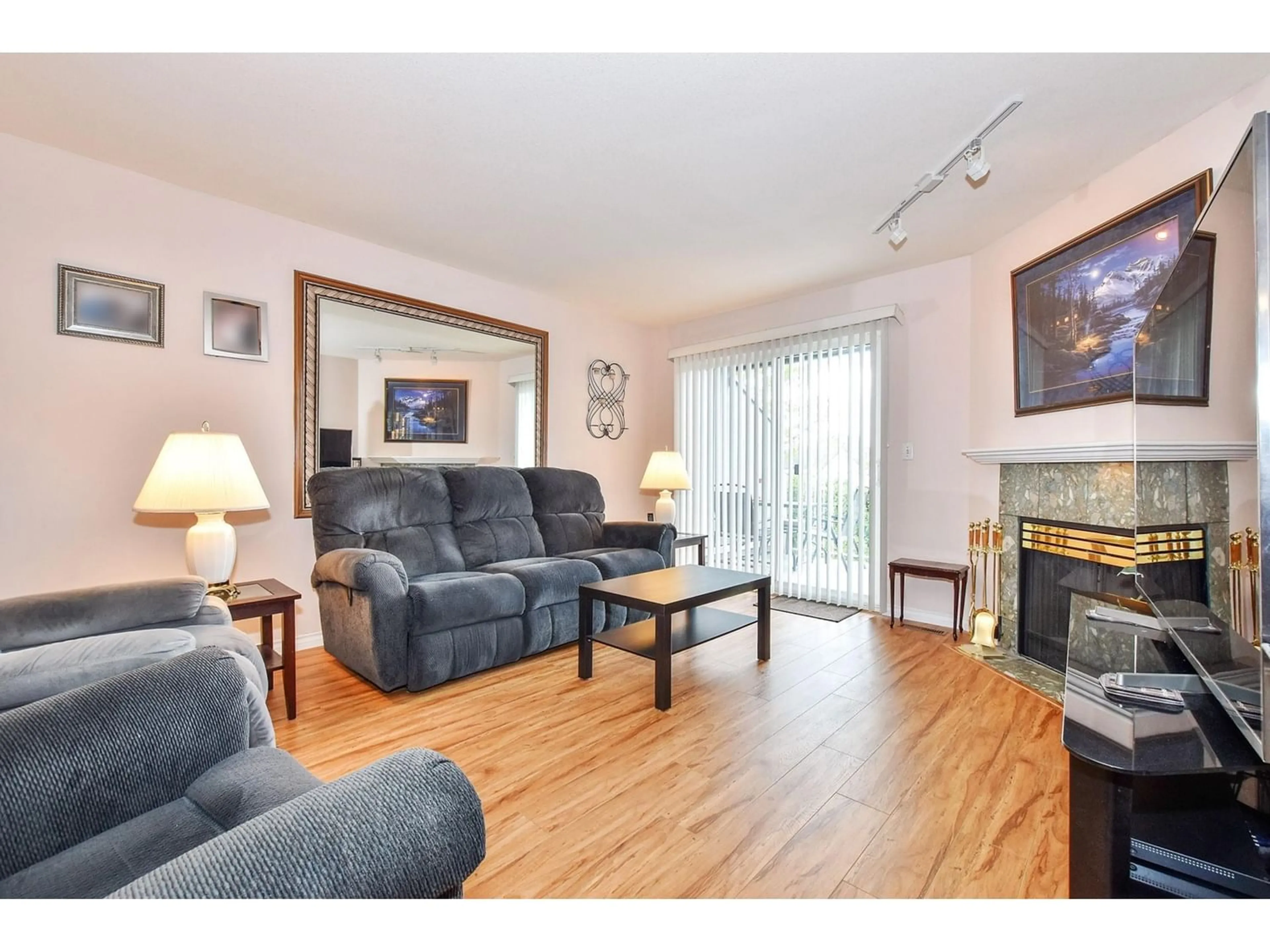 A pic of a room for 5 3902 LATIMER STREET, Abbotsford British Columbia V2S7L5