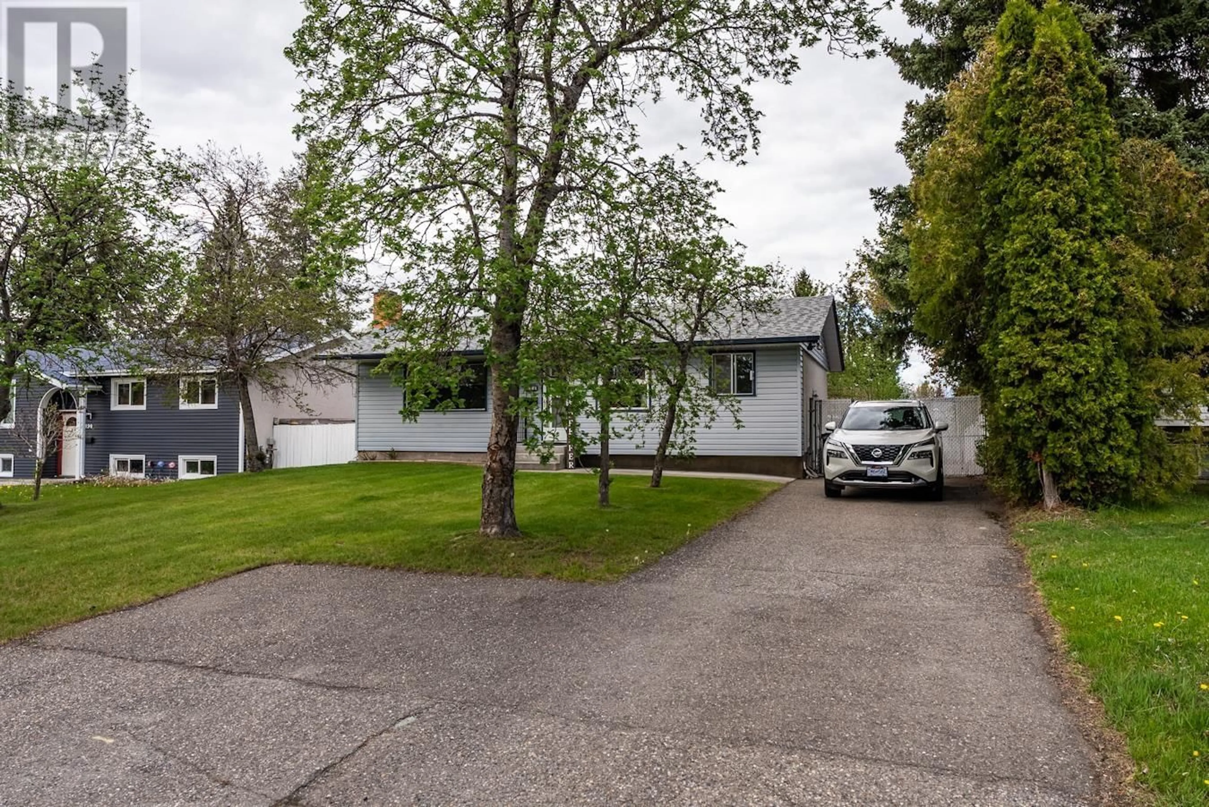 Outside view for 186 MCKINLEY CRESCENT, Prince George British Columbia V2M4S4