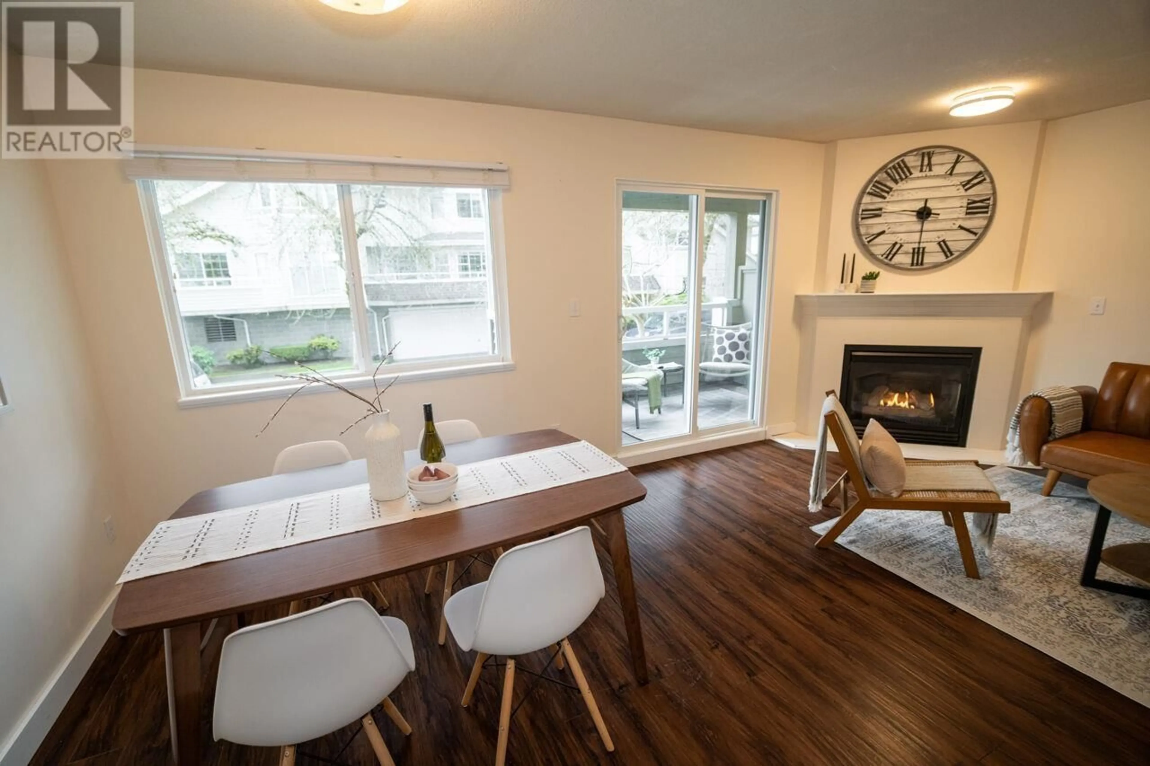 Dining room for 15 828 W 16TH STREET, North Vancouver British Columbia V7P1R3