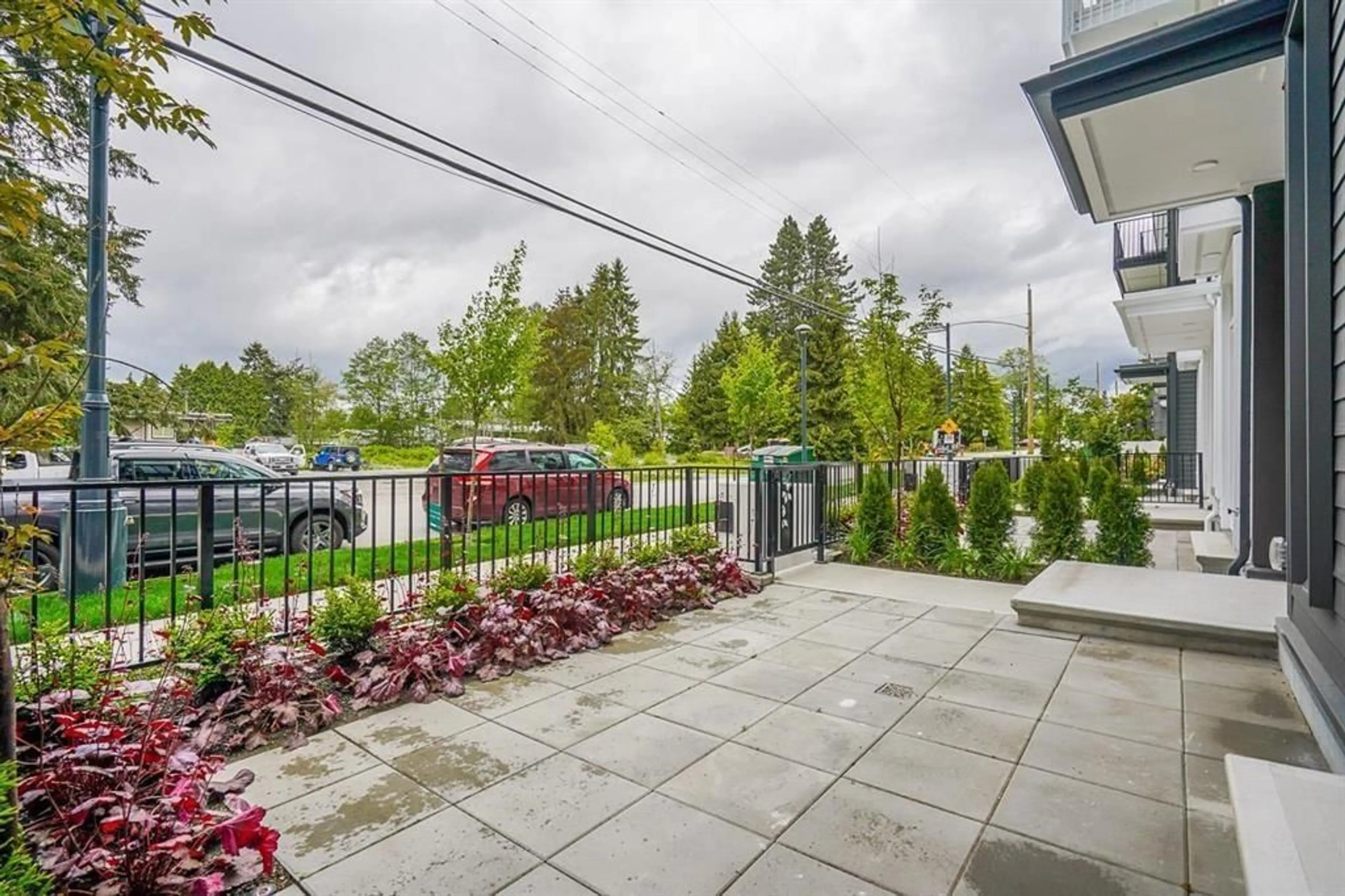 Patio for 106 13929 105 BOULEVARD, Surrey British Columbia V3T0R5