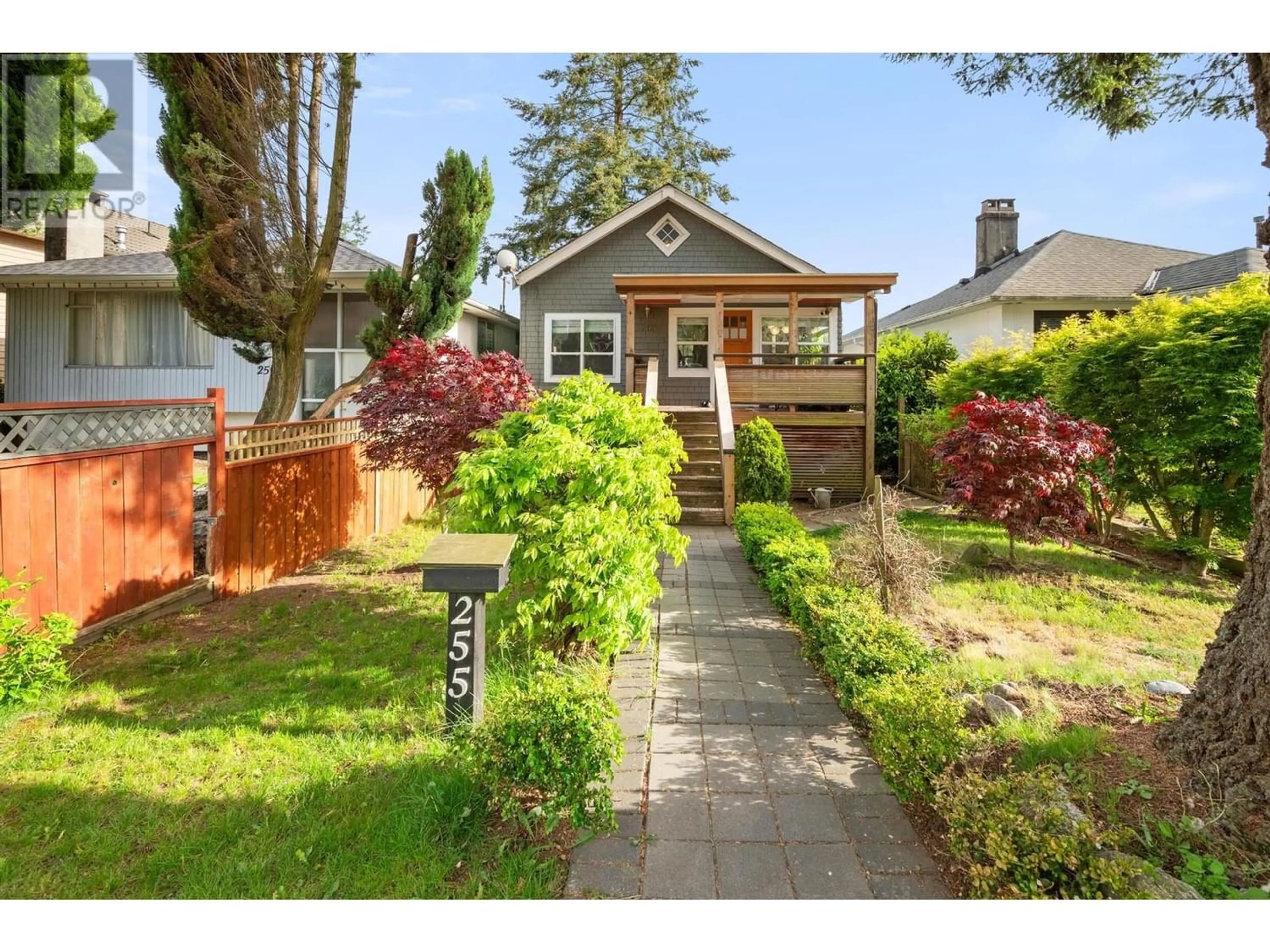 Frontside or backside of a home for 255 E 20TH STREET, North Vancouver British Columbia V7L3A6
