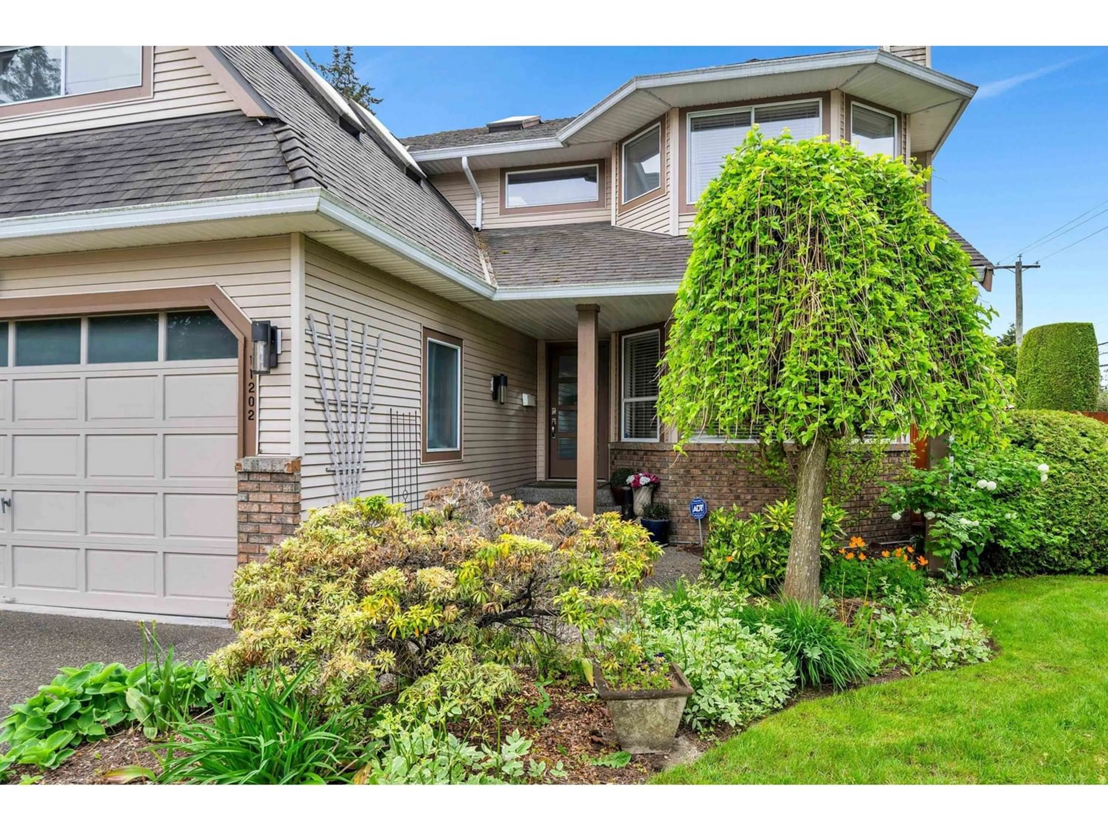 Indoor entryway for 11202 86 AVENUE, Delta British Columbia V4C2W9