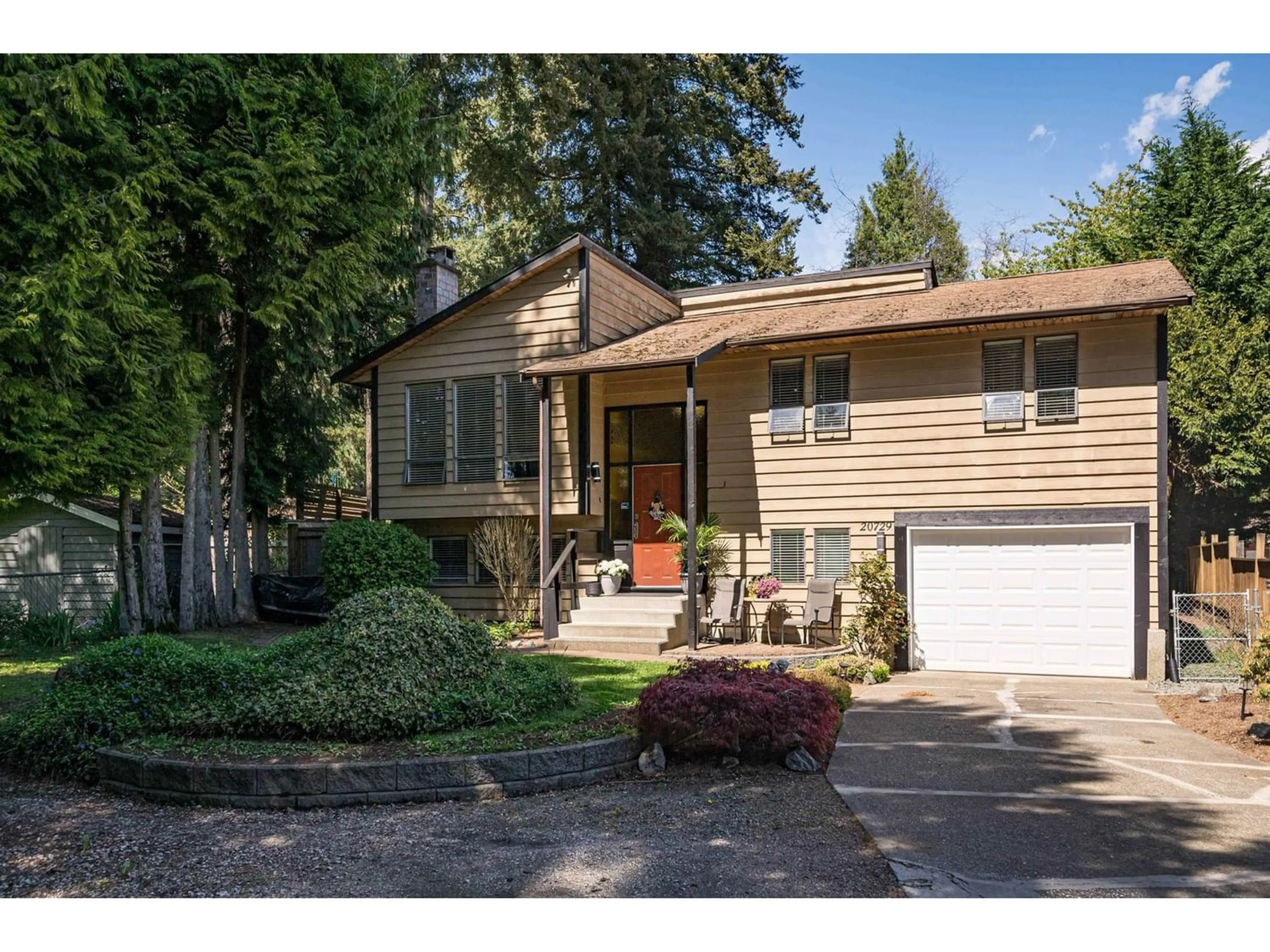 Frontside or backside of a home for 20729 37 AVENUE, Langley British Columbia V3A7M3