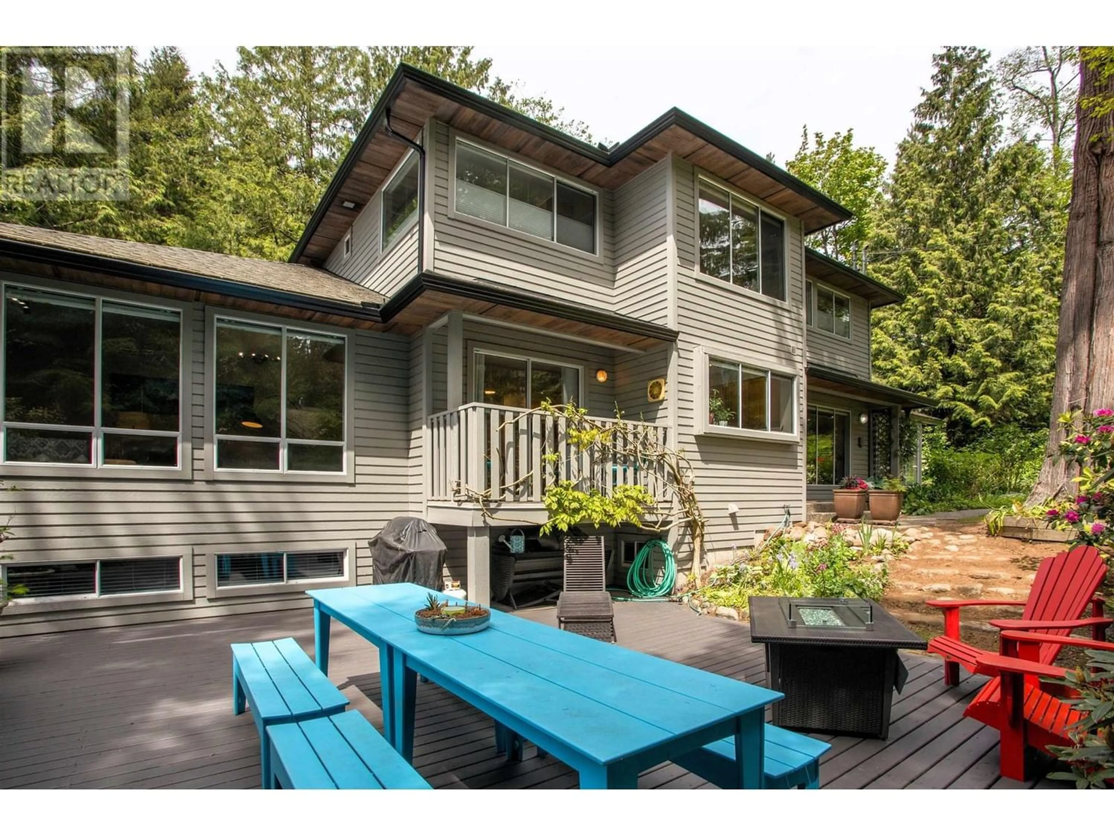 Frontside or backside of a home for 6783 DUFFERIN AVENUE, West Vancouver British Columbia V7W2K3