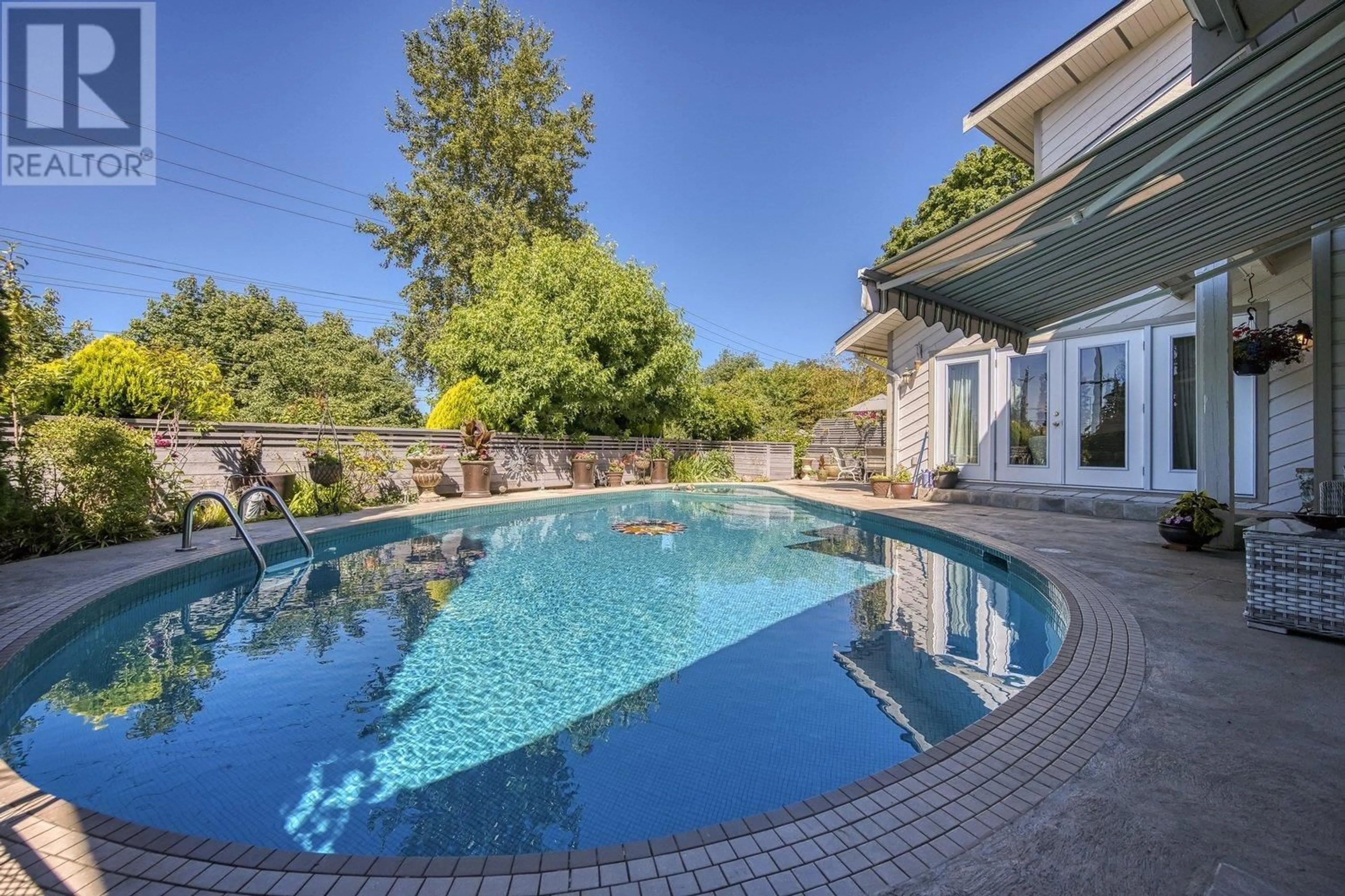 Indoor or outdoor pool for 8184 EAST BOULEVARD, Vancouver British Columbia V6P5R6