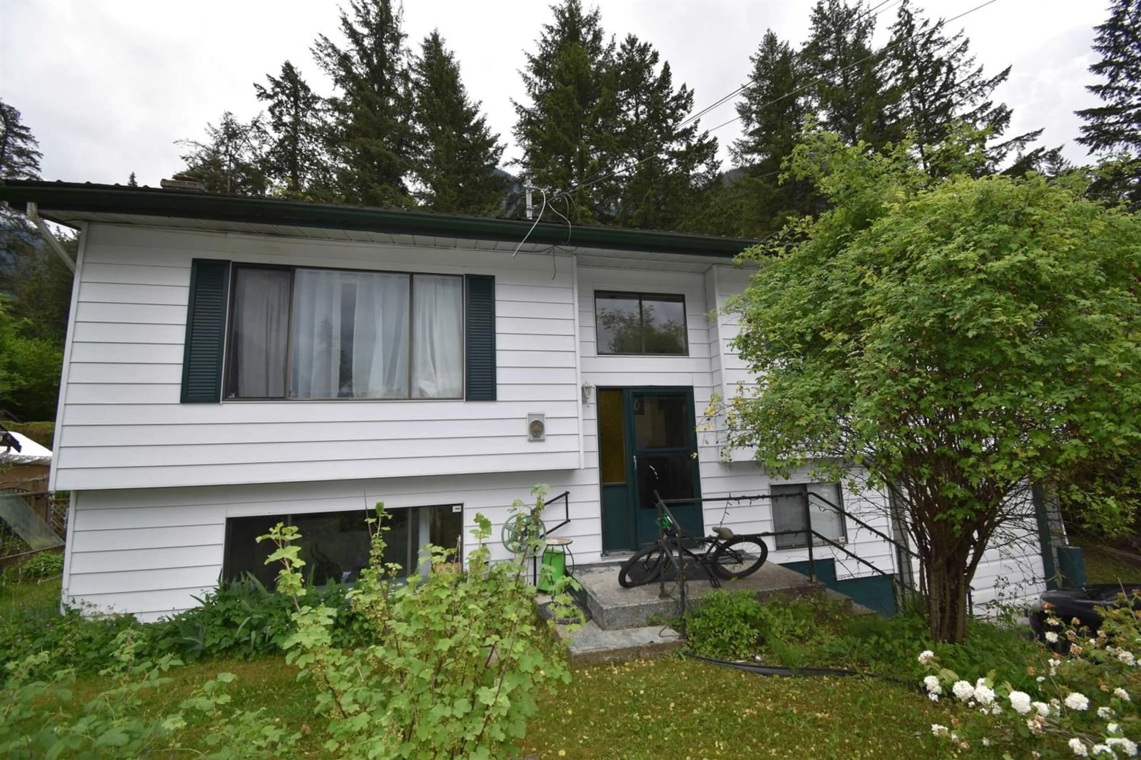 Outside view for 630 BIRCH PLACE, Hope British Columbia V0X1L4