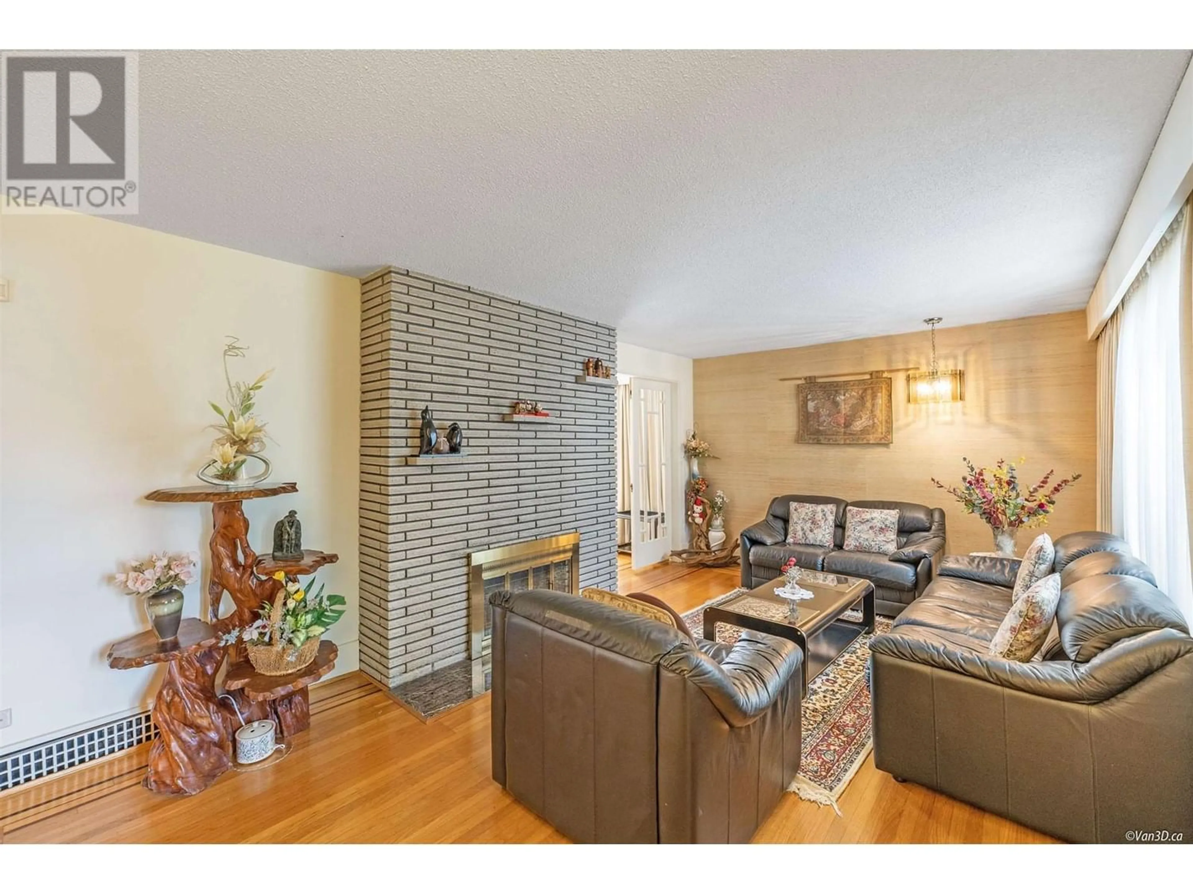 Living room for 1735 W 62ND AVENUE, Vancouver British Columbia V6P2G1