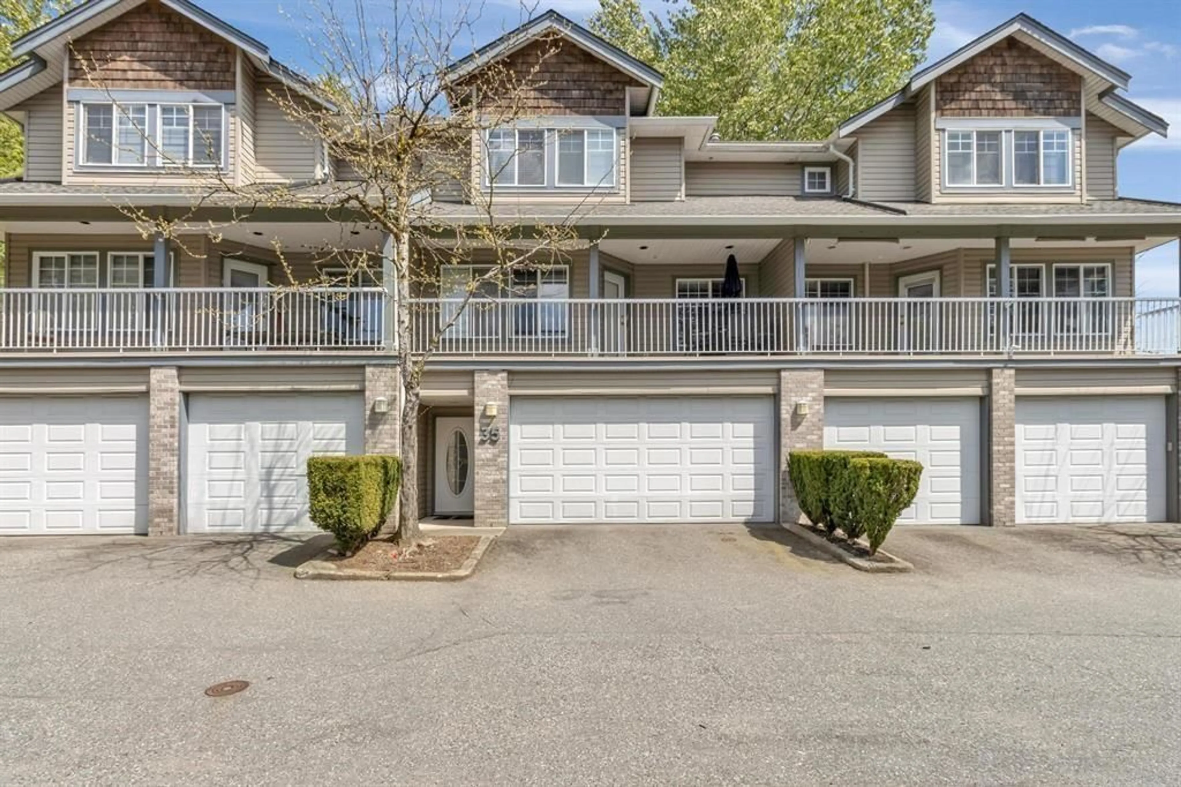 A pic from exterior of the house or condo for 35 30857 SANDPIPER DRIVE, Abbotsford British Columbia V2T6X3
