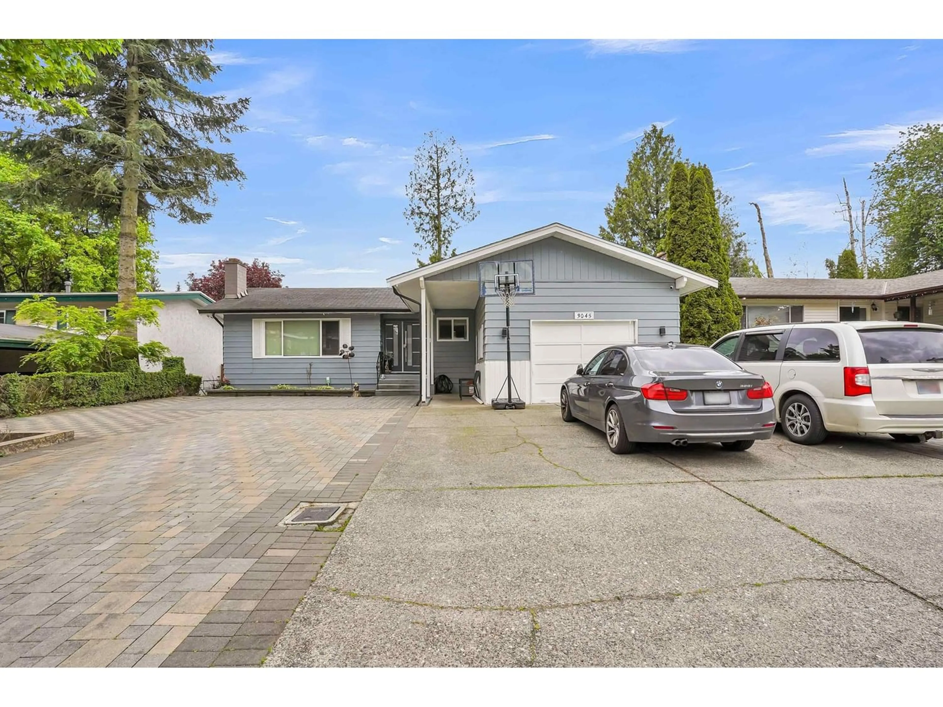 Frontside or backside of a home for 3045 MOUAT DRIVE, Abbotsford British Columbia V2T4E5