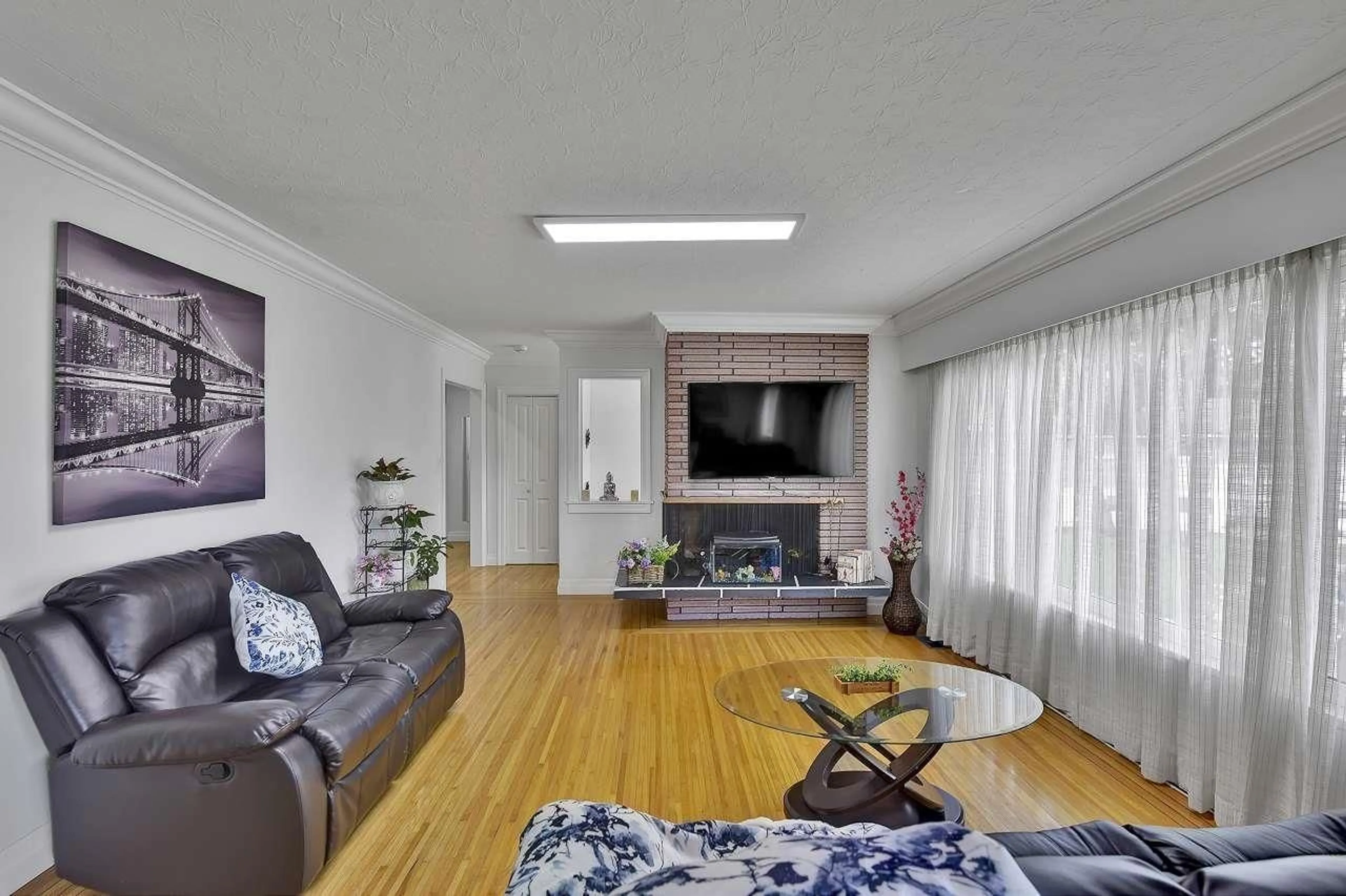 Living room for 10121 127B STREET, Surrey British Columbia V3V5M4