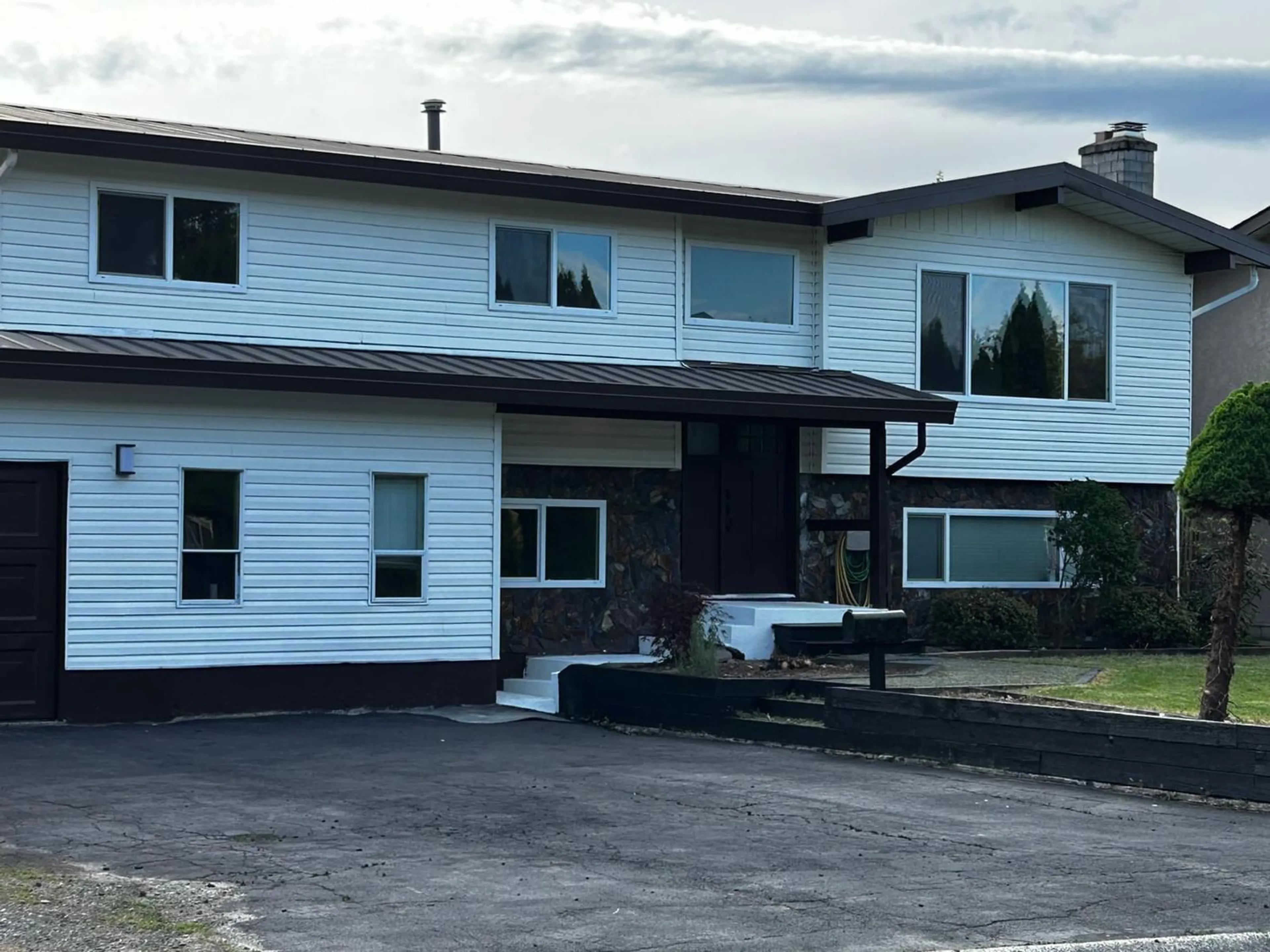 Frontside or backside of a home for 6605 DAYTON DRIVE, Chilliwack British Columbia V2R1V4