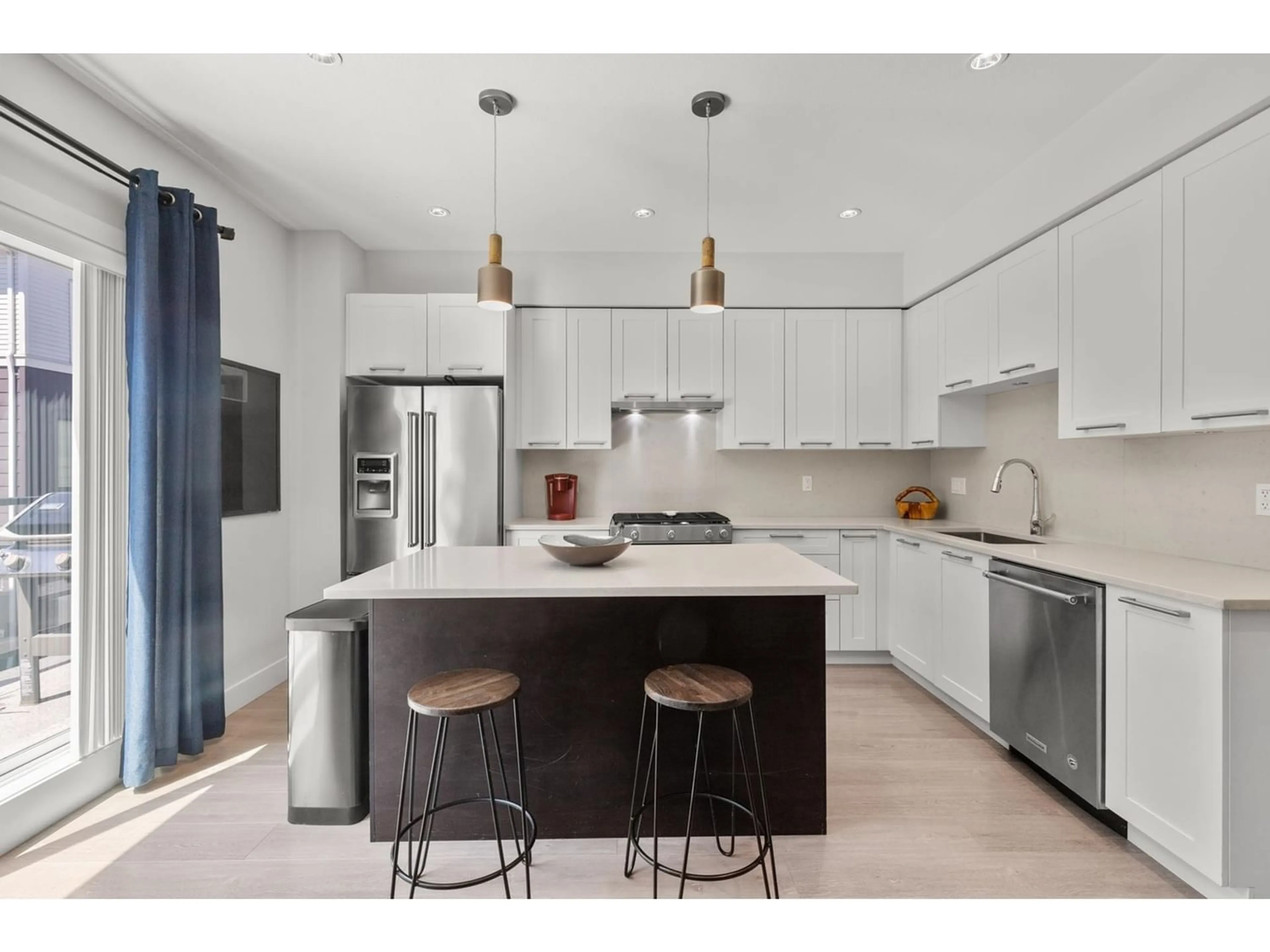 Contemporary kitchen for 112- 2280 163 STREET, Surrey British Columbia V3Z0S4