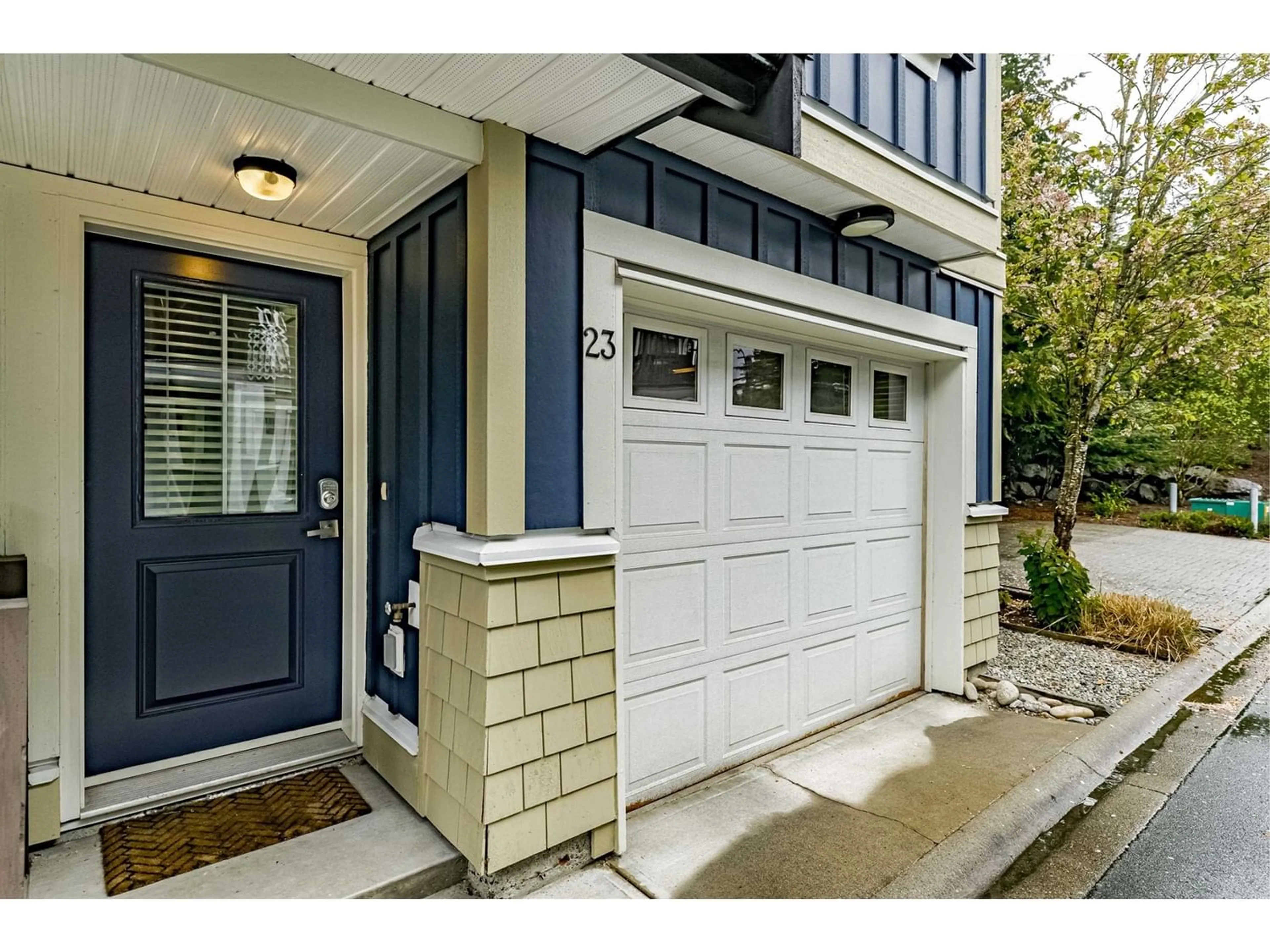 Indoor entryway for 23 18211 70 AVENUE, Surrey British Columbia V3S8K9